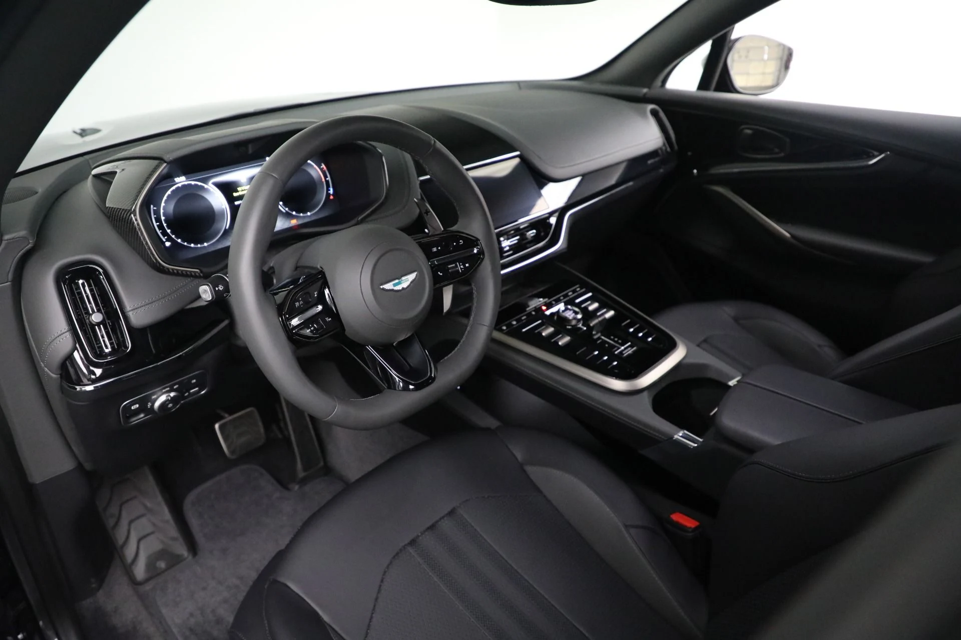 mph022_3648541538_New_2025_Aston_Martin_DBX_707_24a26d3111