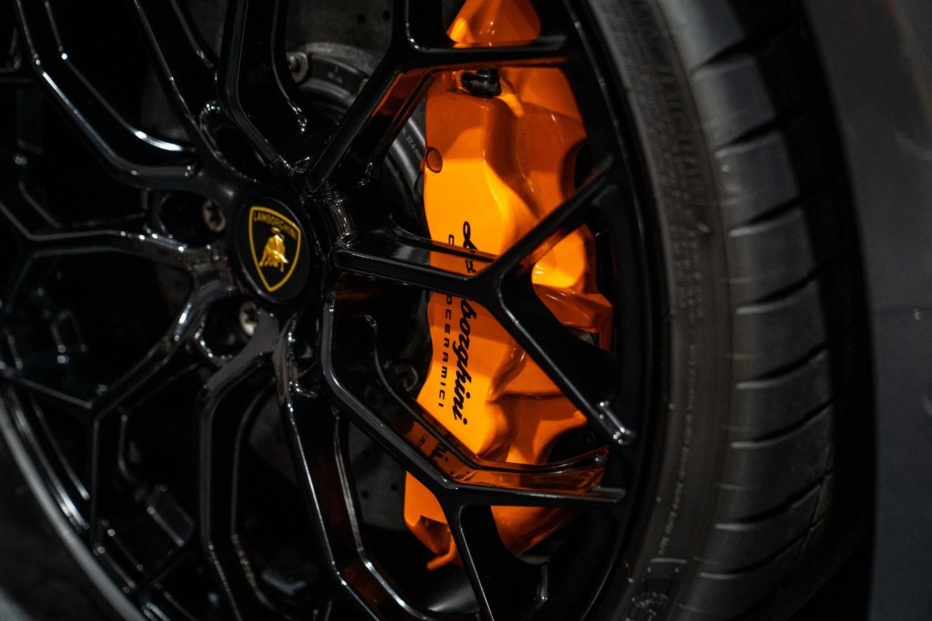 mph022_3648754343_Used_2019_Lamborghini_Huracan_LP_640_4_Performante_1767503962_b27b786a1c