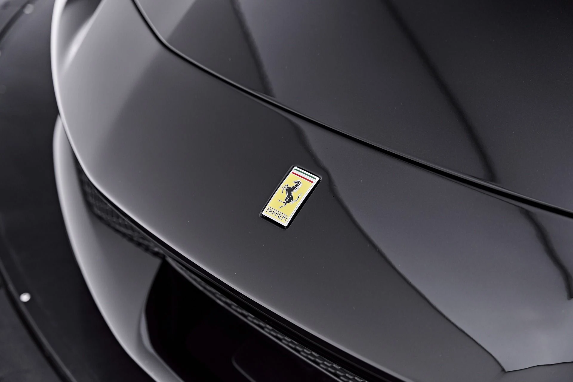 mph022_3651234566_Used_2024_Ferrari_296_GTS_1787614495_5f43e190db