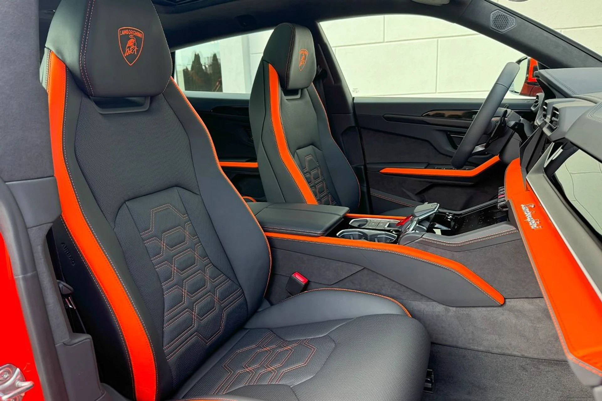 mph022_365755756_Used_2025_Lamborghini_Urus_SE_1764804779_8ed7076d2b