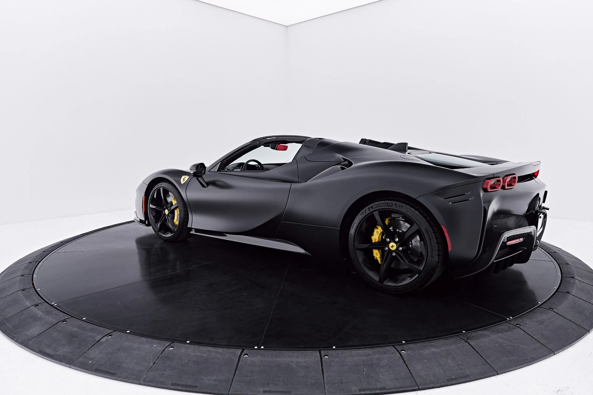 mph022_3660134888_Used_2024_Ferrari_SF_90_Spider_Base_1785520179_5b0f5e85f6
