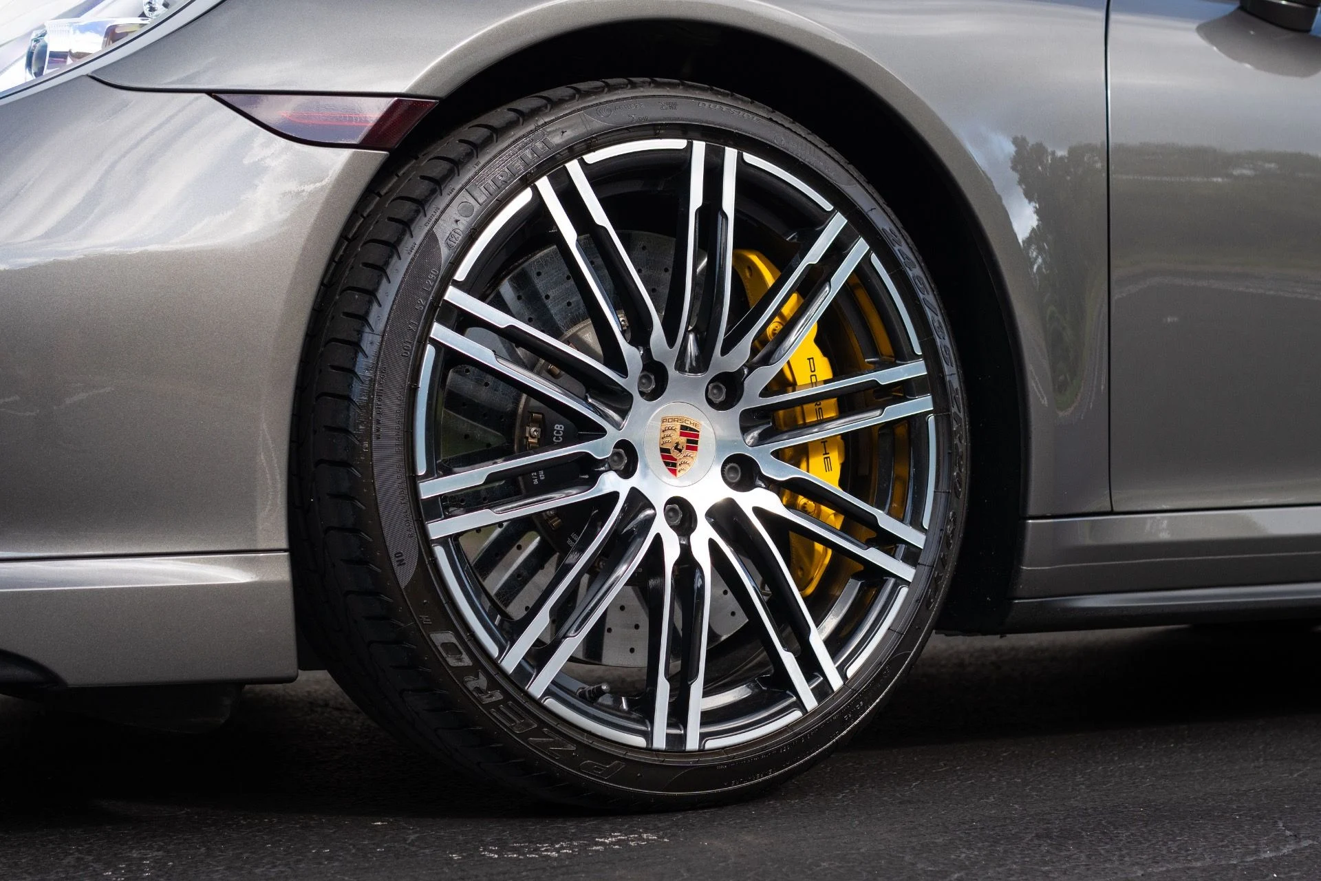 mph022_3662044943_Used_2014_Porsche_911_Turbo_S_1777344663_5f33414043