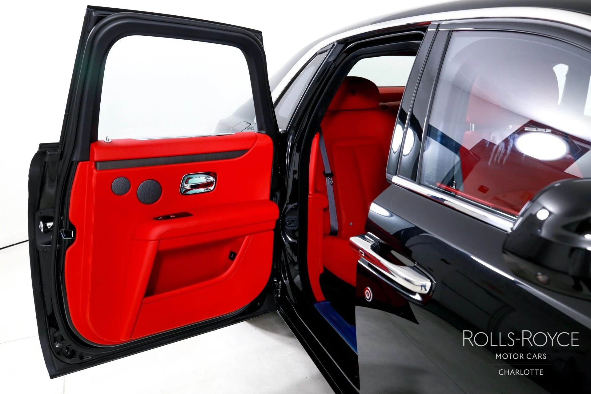 mph022_3669087464_Used_2025_Rolls_Royce_Ghost_1751386071_0a944c8024