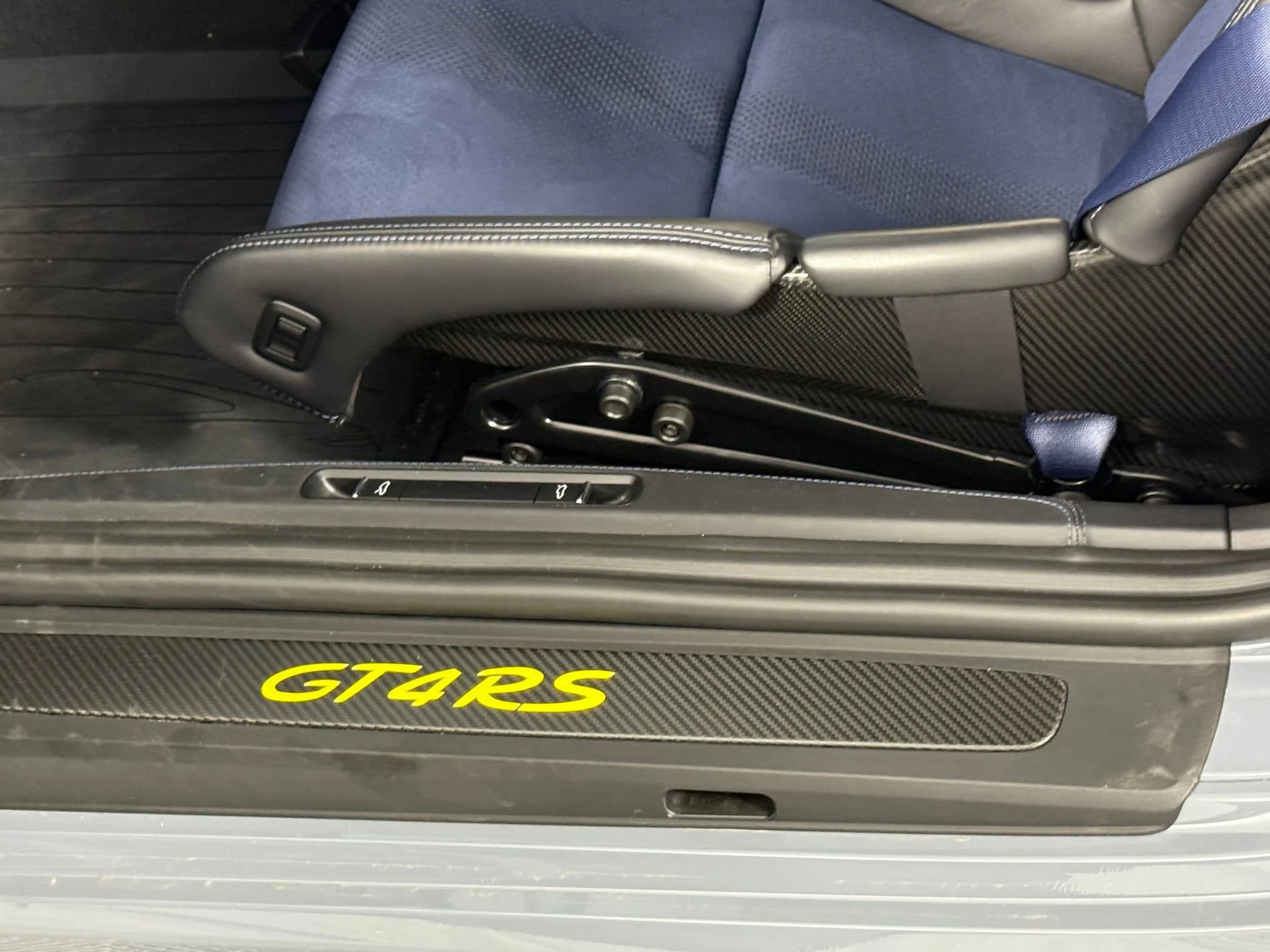 mph022_3673515448_2d6ea31d99cc3c3e3a52f3dd8ae1b78fx_a9070d0fff