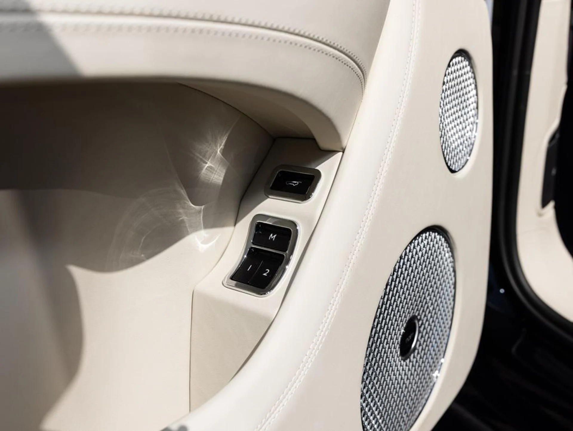 mph022_3678522000_465336697_68f22a06c83056c645fcff2e_d550609e05