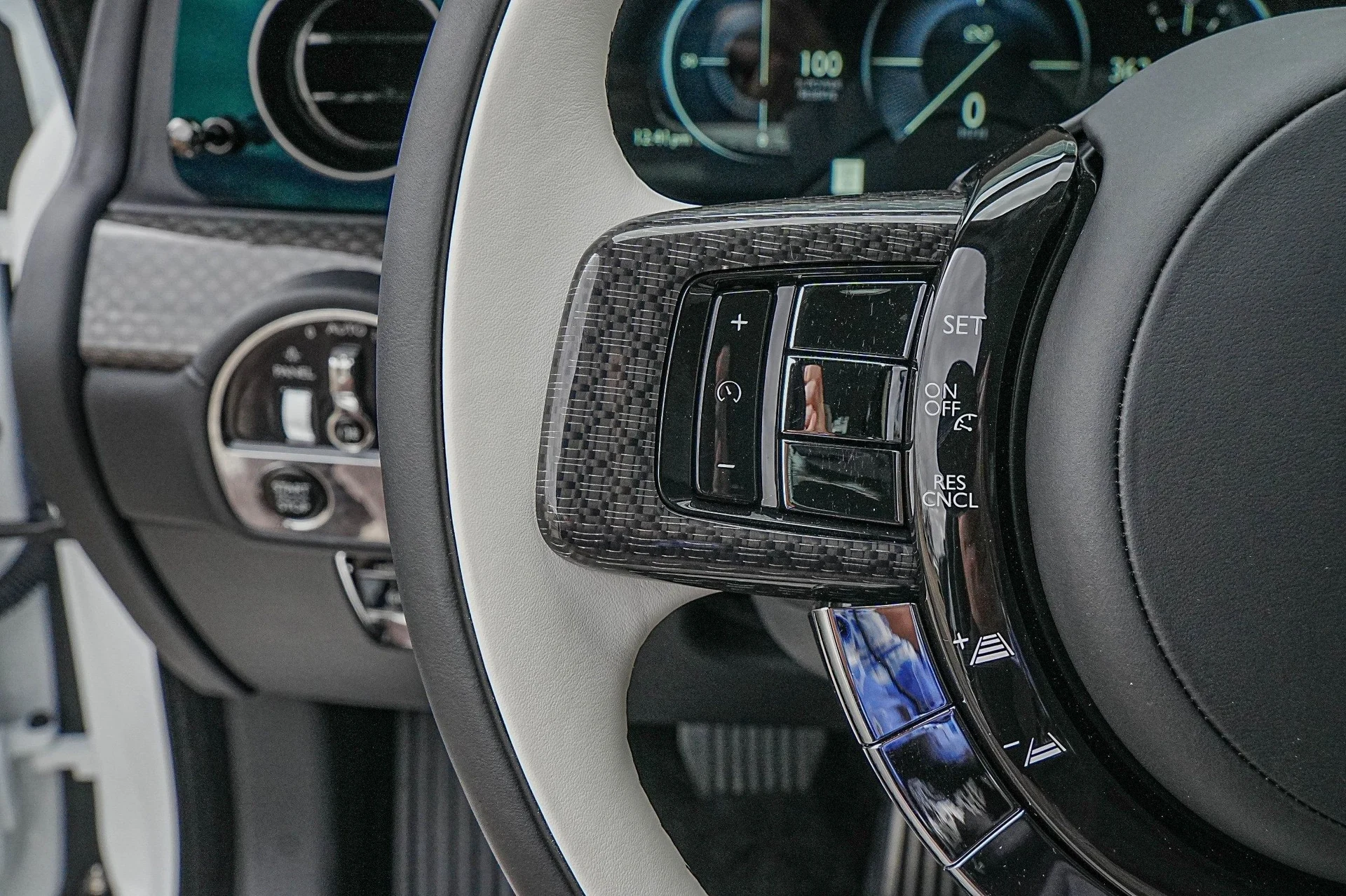 mph022_3678541408_Hi_Tech_Luxury_Imports_LLC_SCA_33_GZ_06_SU_228684_image_22_33523ea762