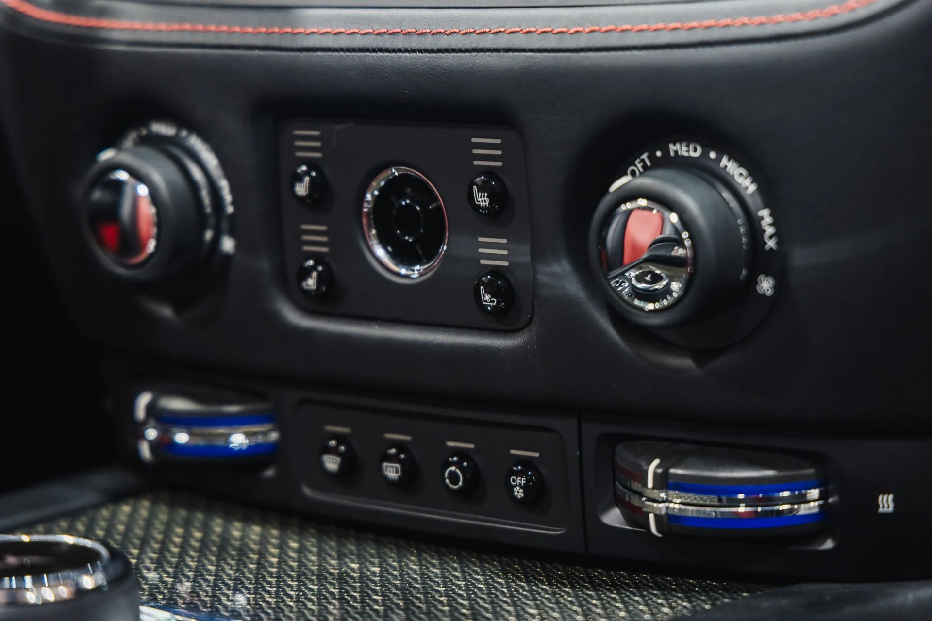 mph022_369504505_Used_2019_Rolls_Royce_Dawn_1775855974_02b8d9d0fe