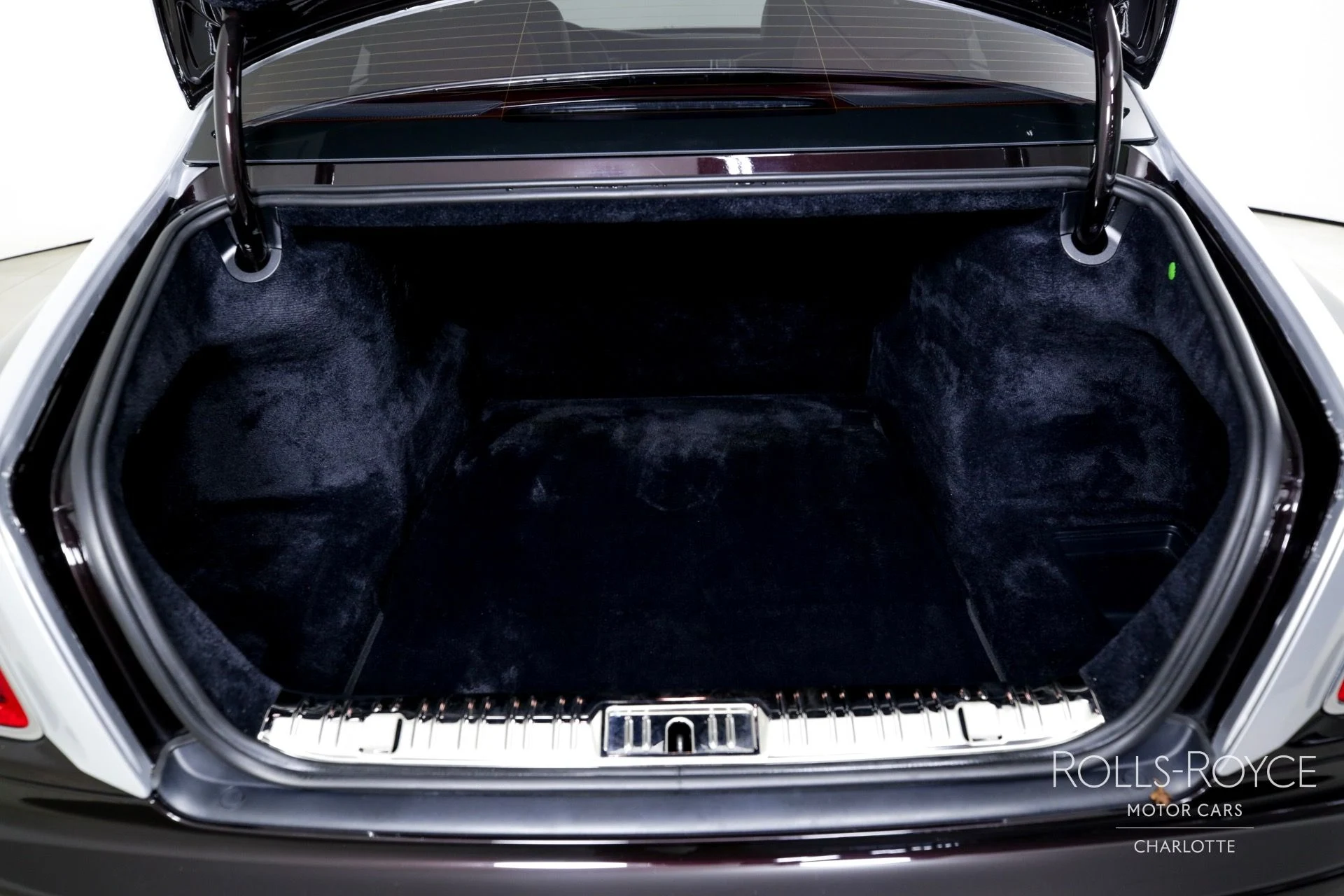 mph022_3697154170_Used_2014_Rolls_Royce_Ghost_1747161700_87be93e77d