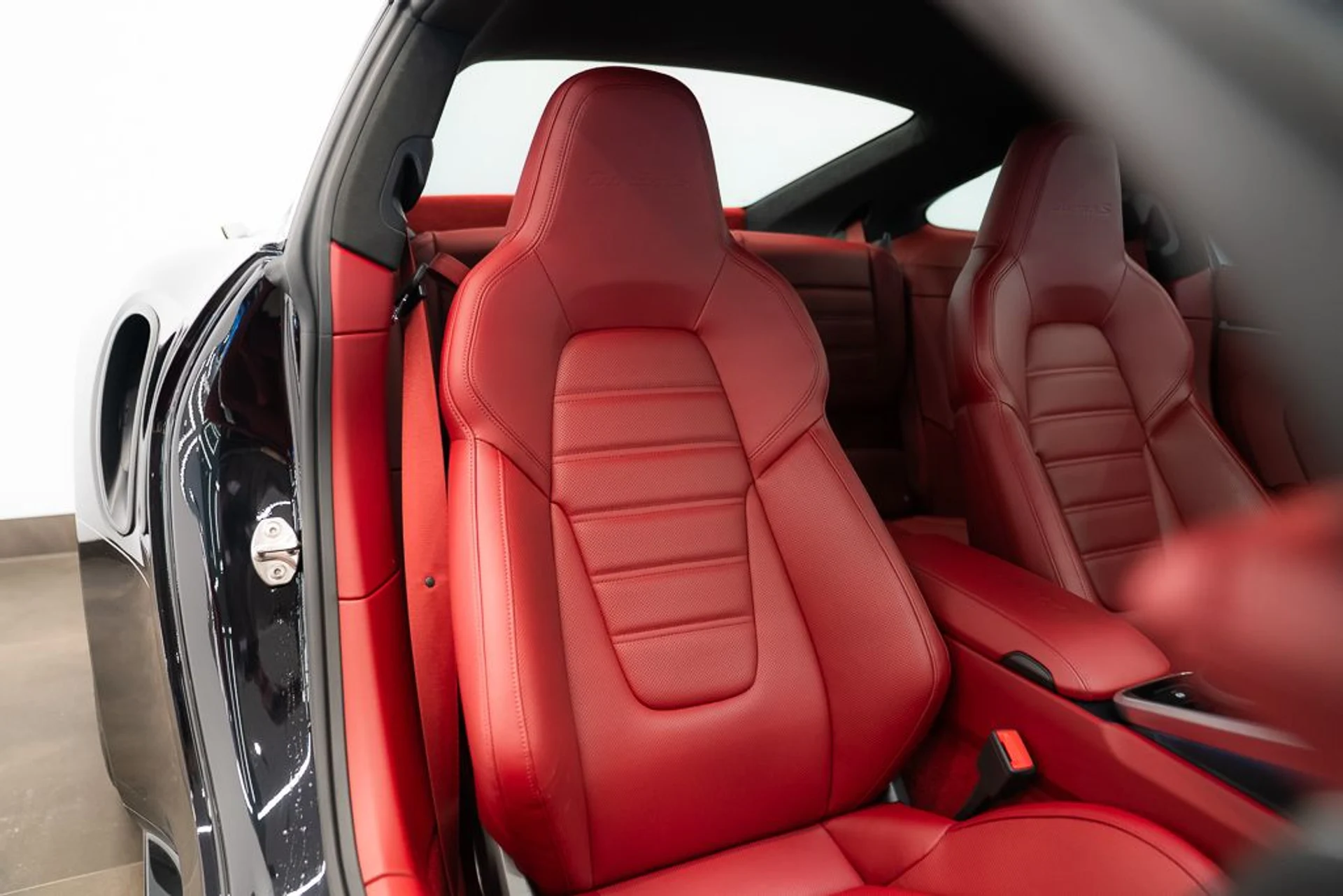 mph022_3702041015_porsche_911_2021_jpg_v_1776180195_cbb2d4ae8f