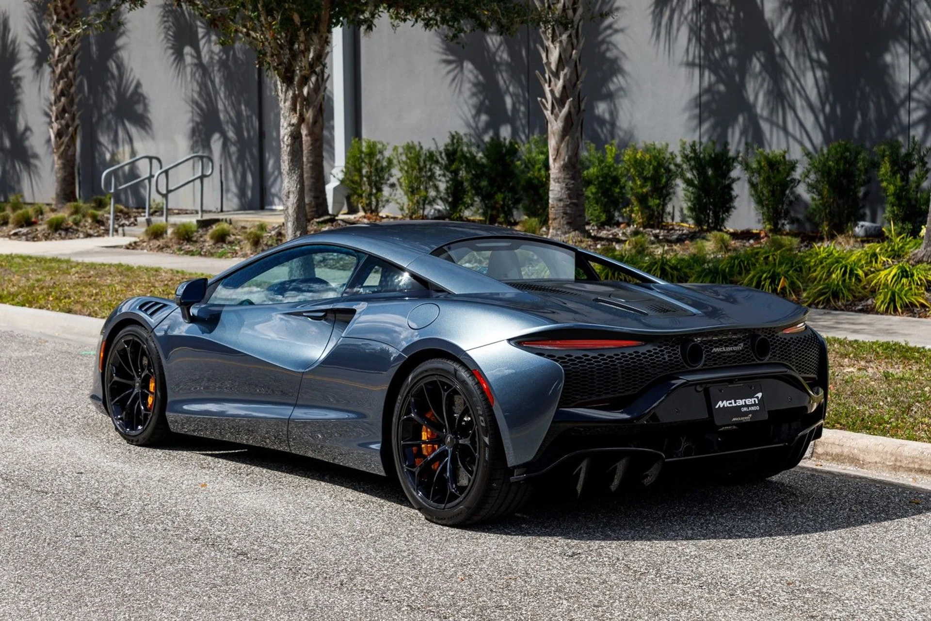 mph022_3704989079_658_p23_l_f777a9e00e