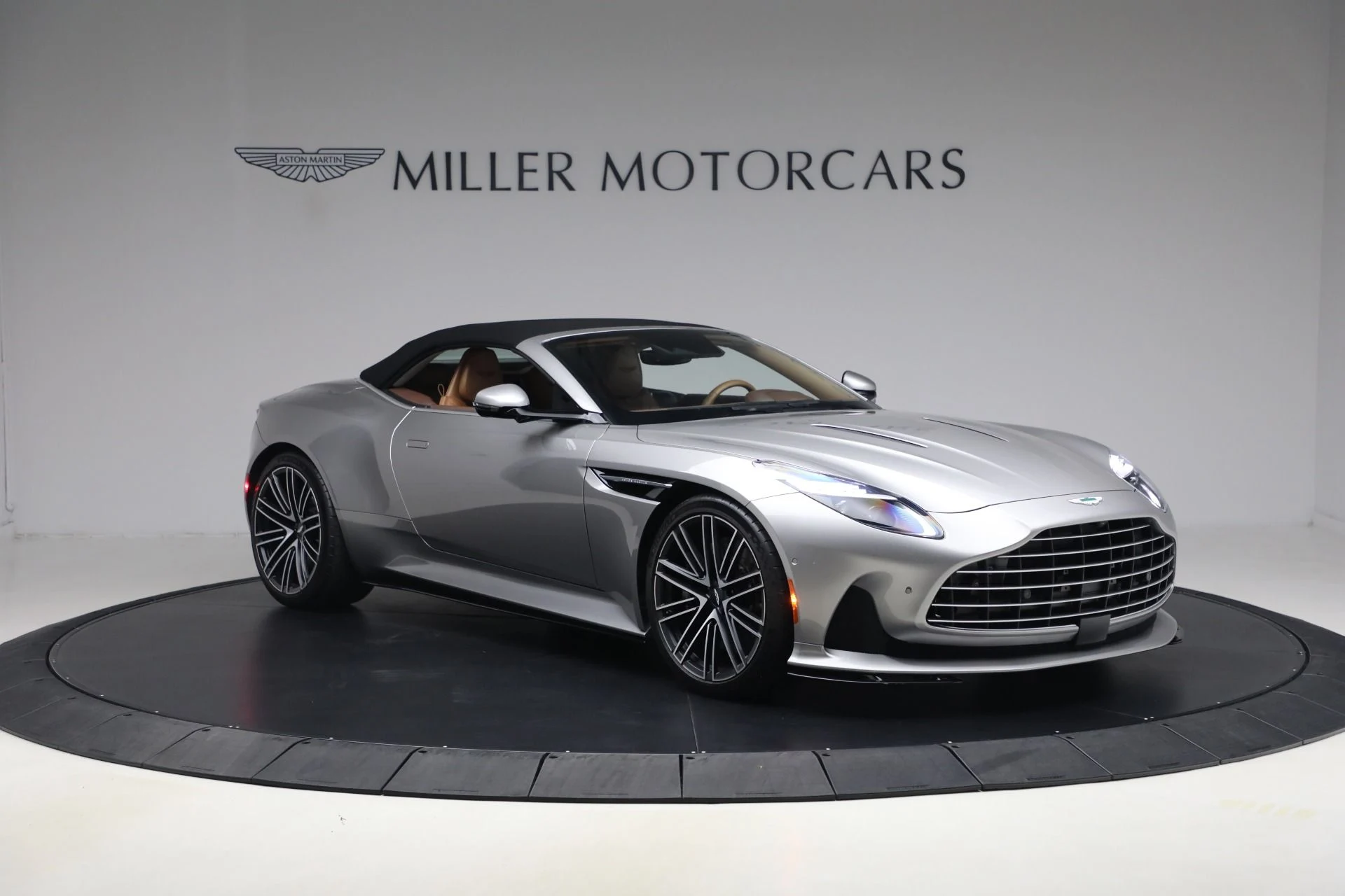 mph022_371449432_Used_2024_Aston_Martin_DB_12_Volante_1792860584_920fe5053f