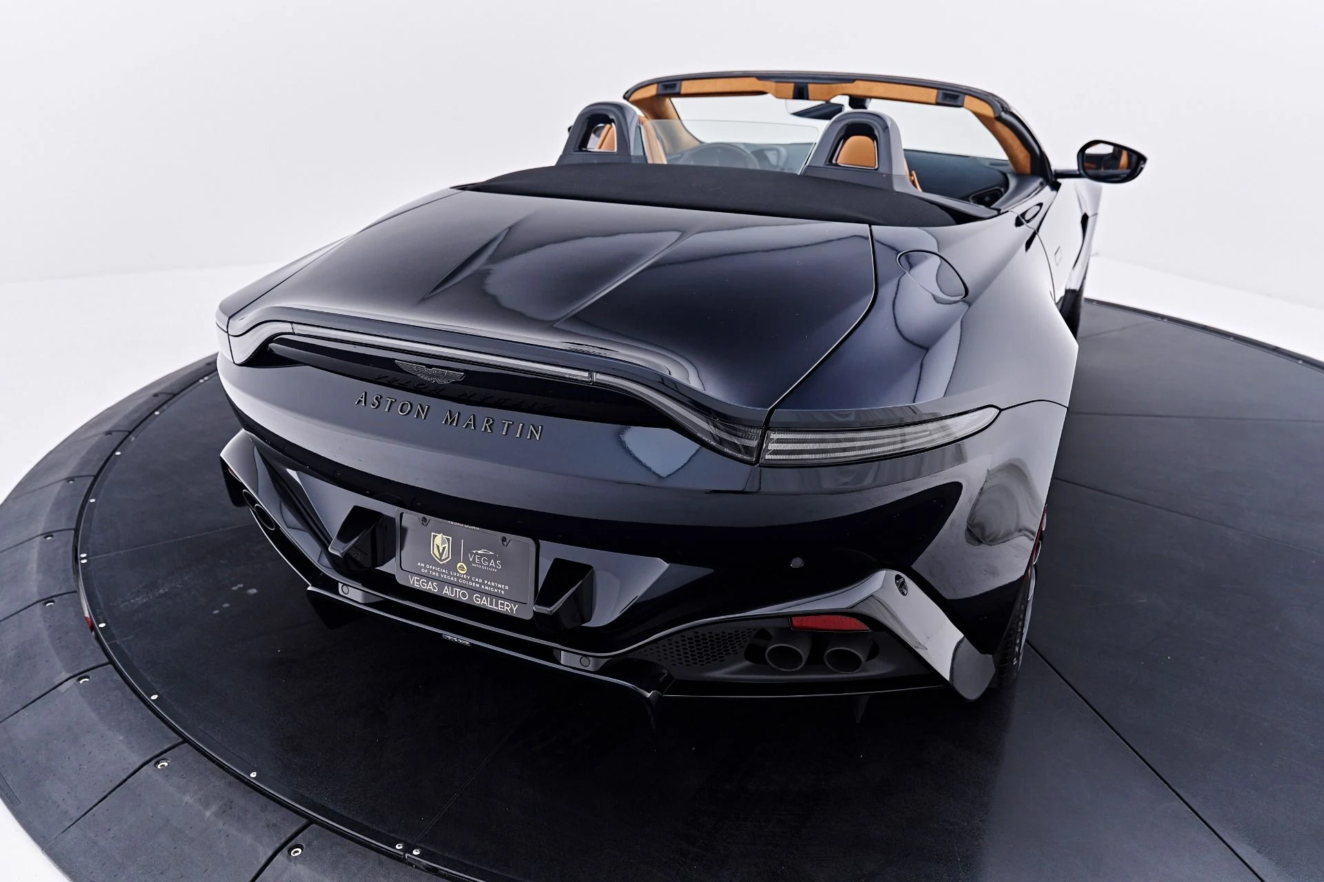 mph022_3722743997_Used_2022_Aston_Martin_Vantage_Base_1786226053_8ec9e67ab4