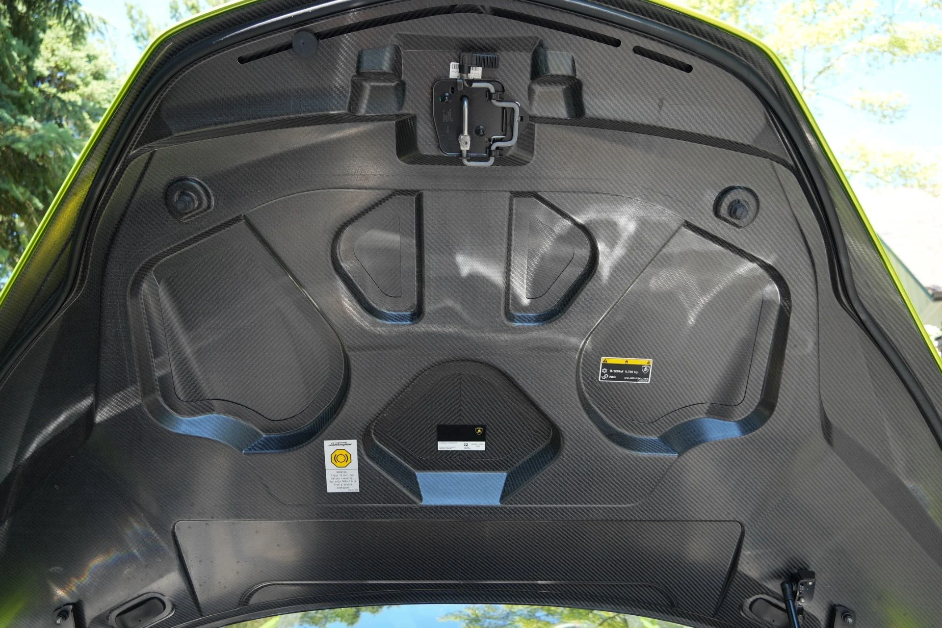 mph022_3731639787_Used_2025_Lamborghini_Revuelto_1781291405_f187696483