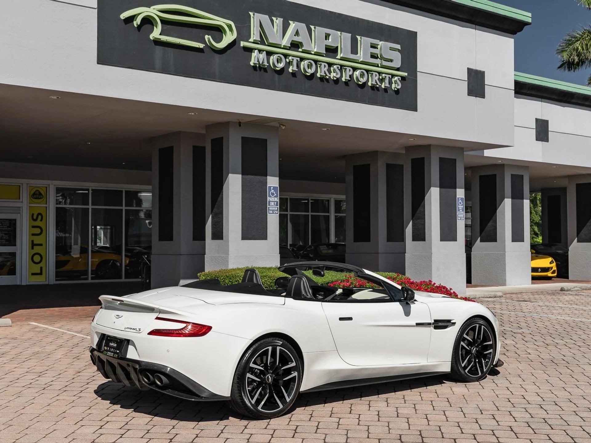 mph022_3749444468_Used_2018_Aston_Martin_Vanquish_S_1759353668_033d83f015