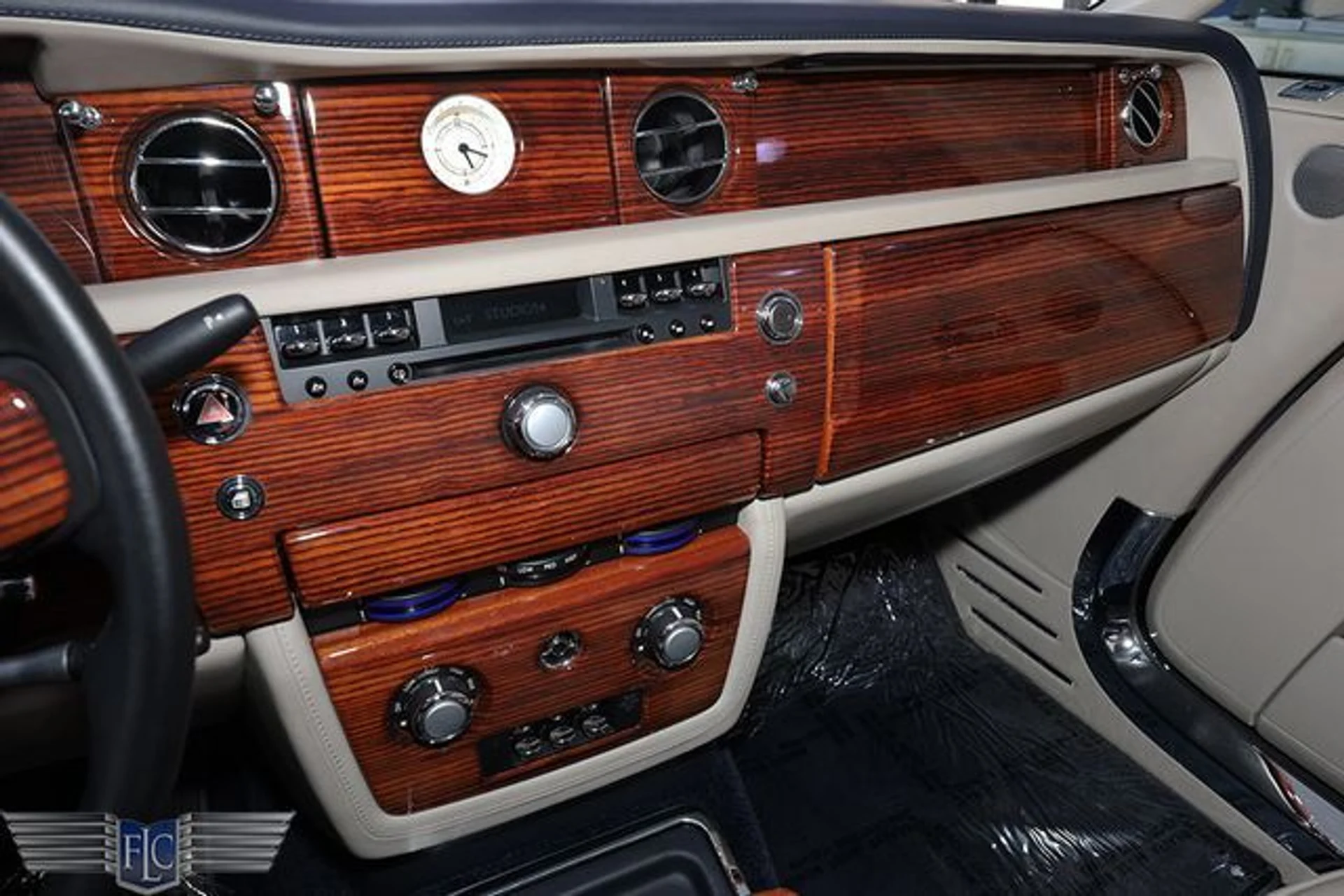 mph022_3751986977_used_2009_rolls_royce_phantom_coupe_2drcoupe_6305_23064698_27_640_25195d3a95