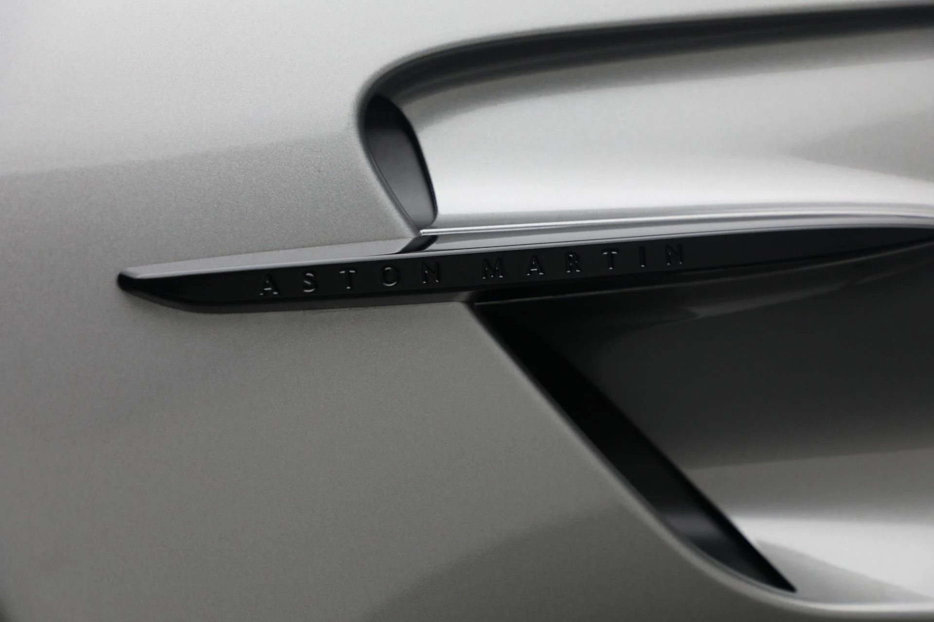 mph022_3767839927_New_2025_Aston_Martin_Vantage_d4e80e70b3