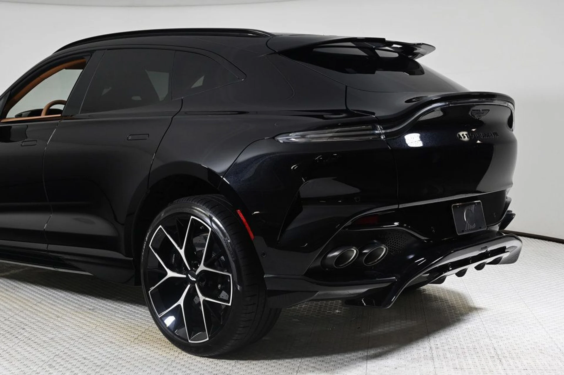 mph022_3768737337_new_2026_aston_martin_dbx_707awd_11350_22969436_23_1024_997221ee1e