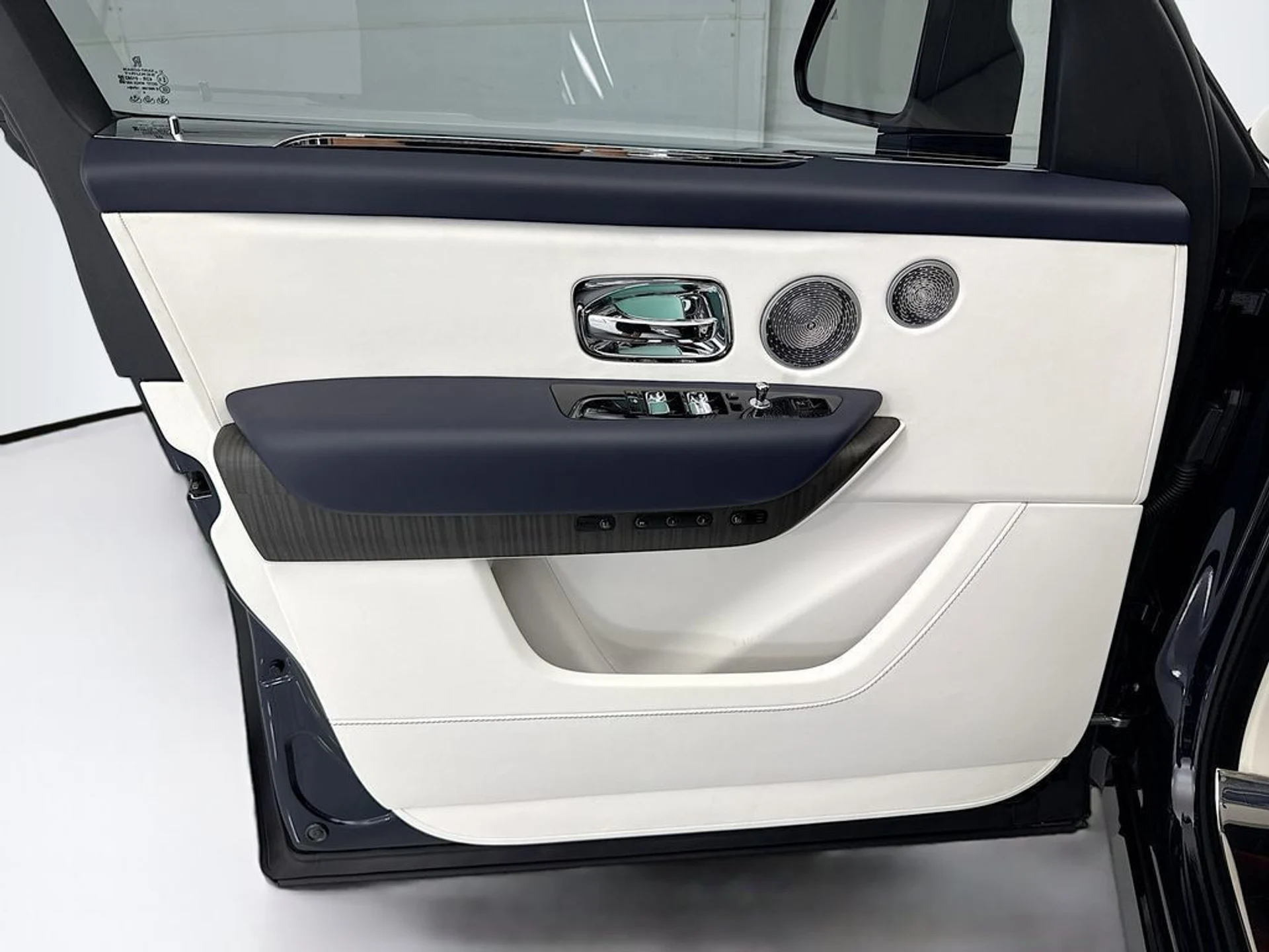 mph022_3775404787_used_2026_rolls_royce_cullinan_sportutility_8119_23009484_23_1024_2063c1ba6f