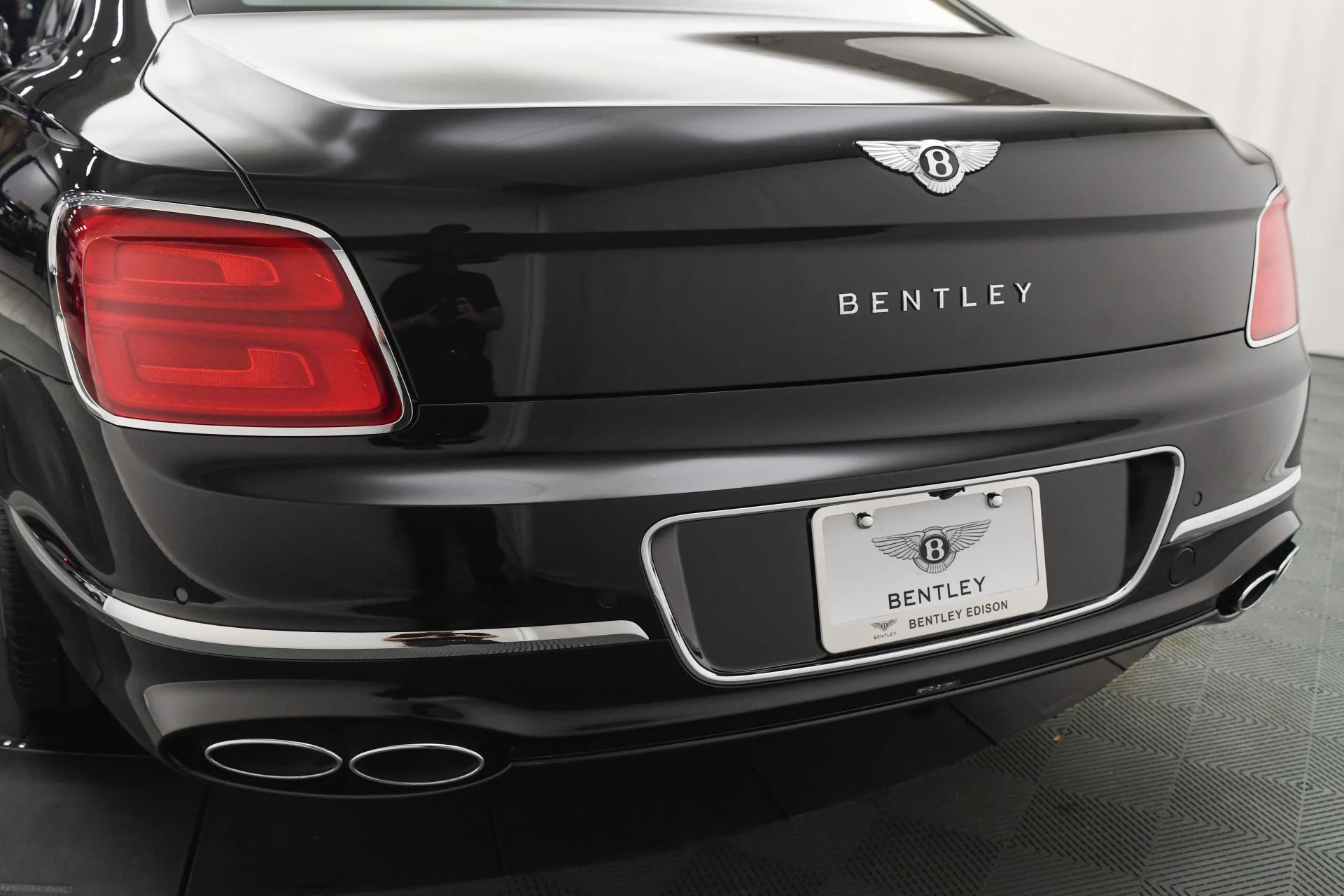 mph022_3780083779_Used_2023_Bentley_Flying_Spur_Azure_1755332885_3447cbd311