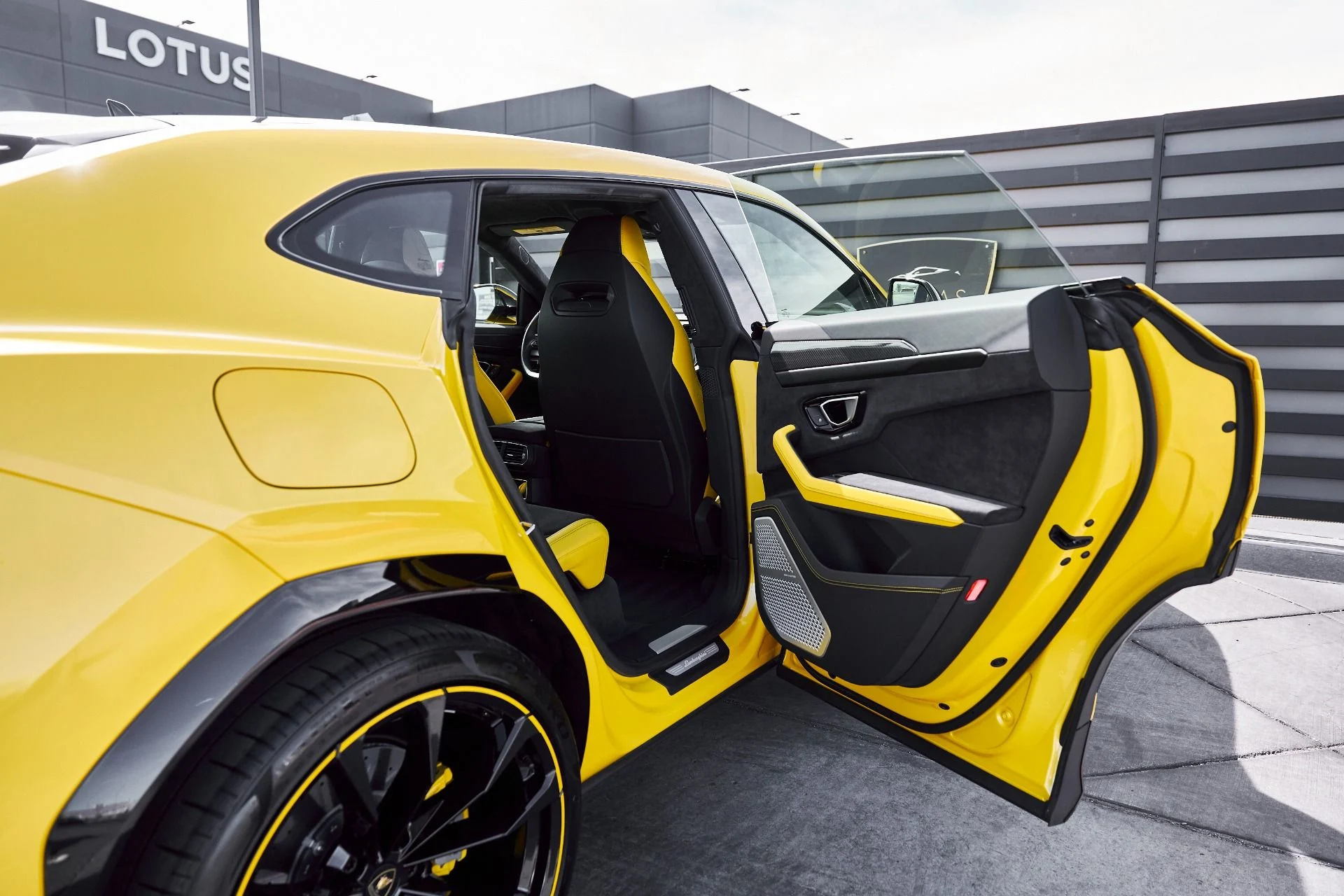 mph022_3791127207_Used_2021_Lamborghini_Urus_Pearl_Capsule_1772843464_35728465cb