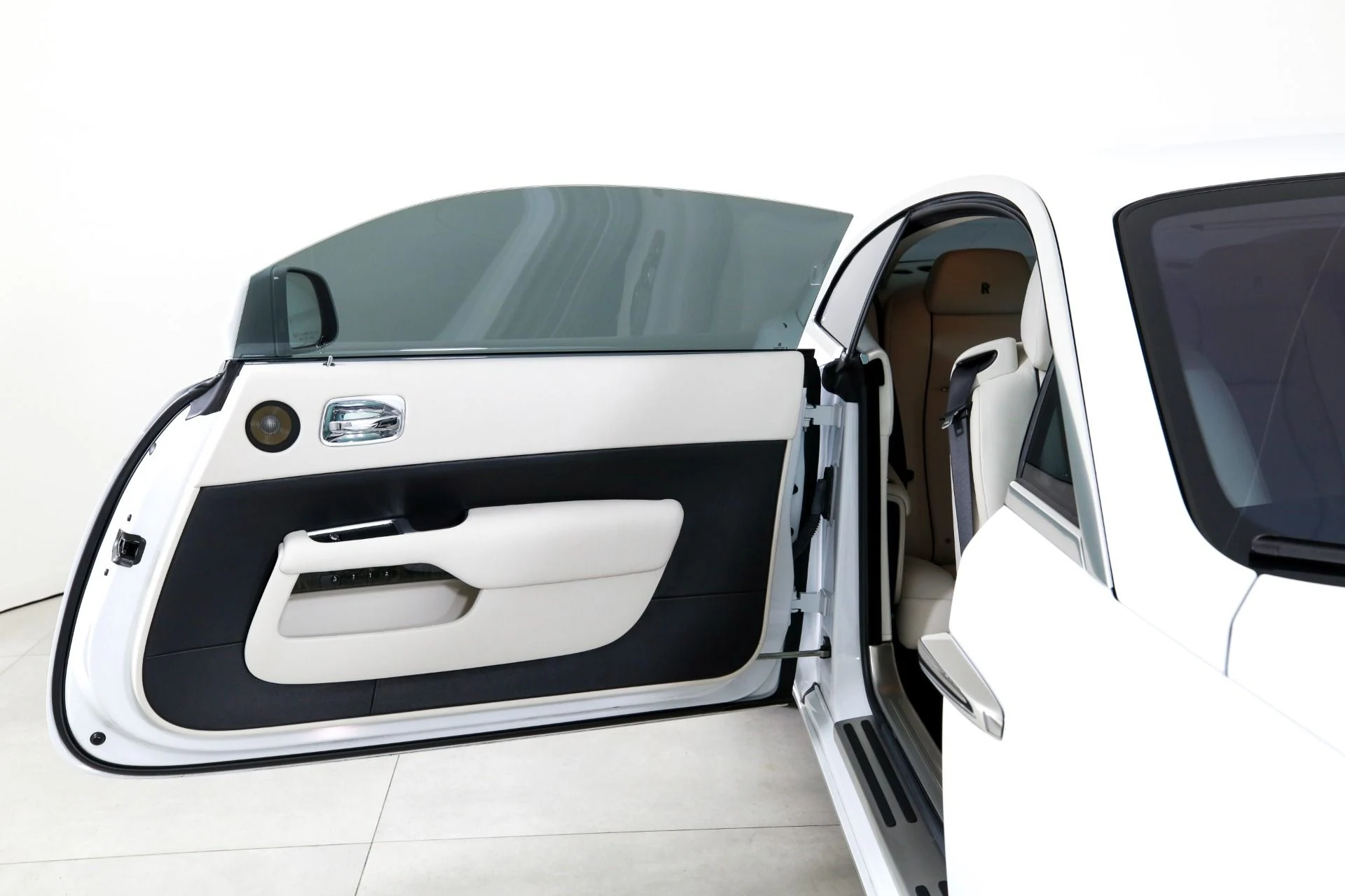 mph022_3792795795_Used_2014_Rolls_Royce_Wraith_1778858283_a54cf88254