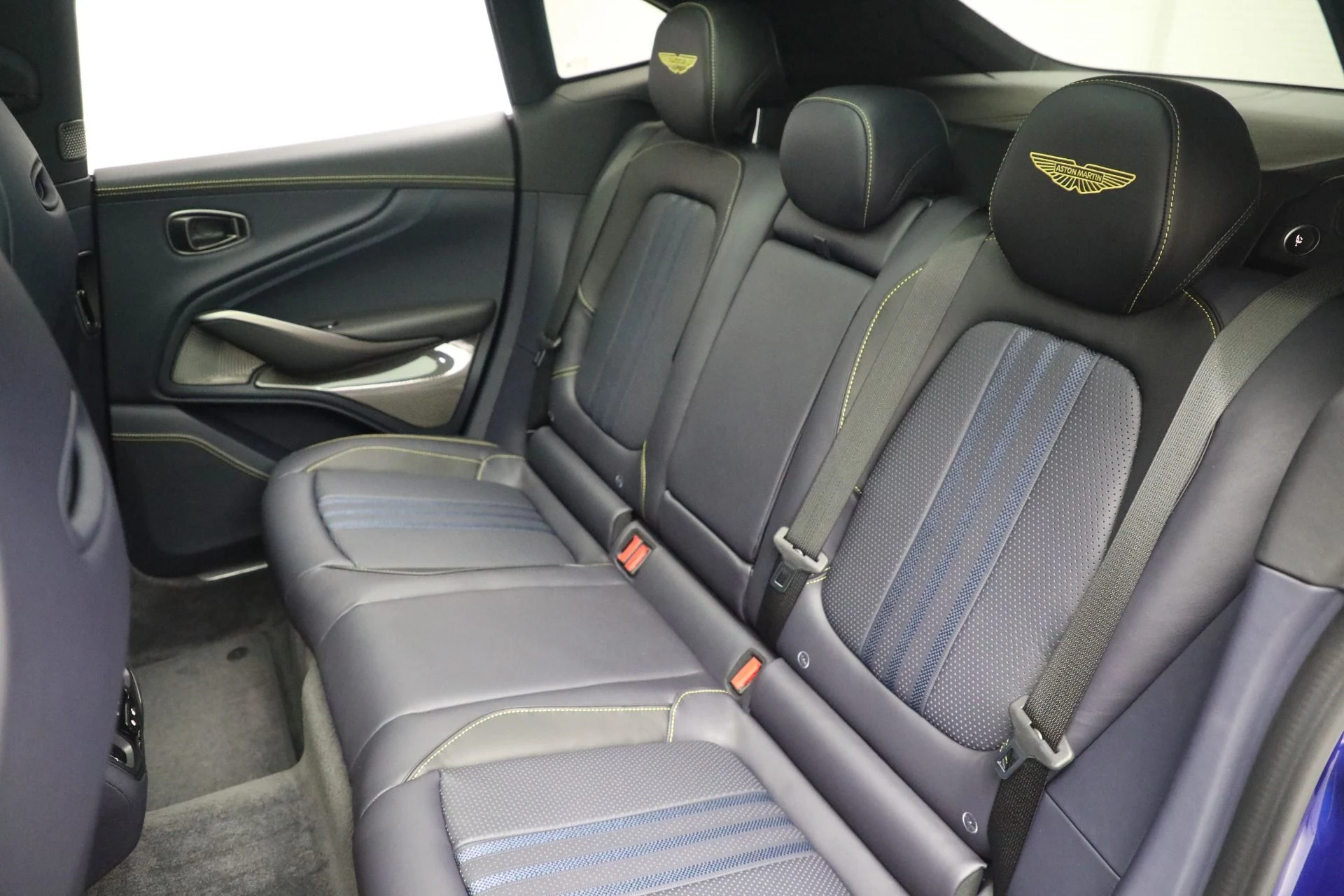 mph022_3802160106_New_2025_Aston_Martin_DBX_707_707_20083b82c4