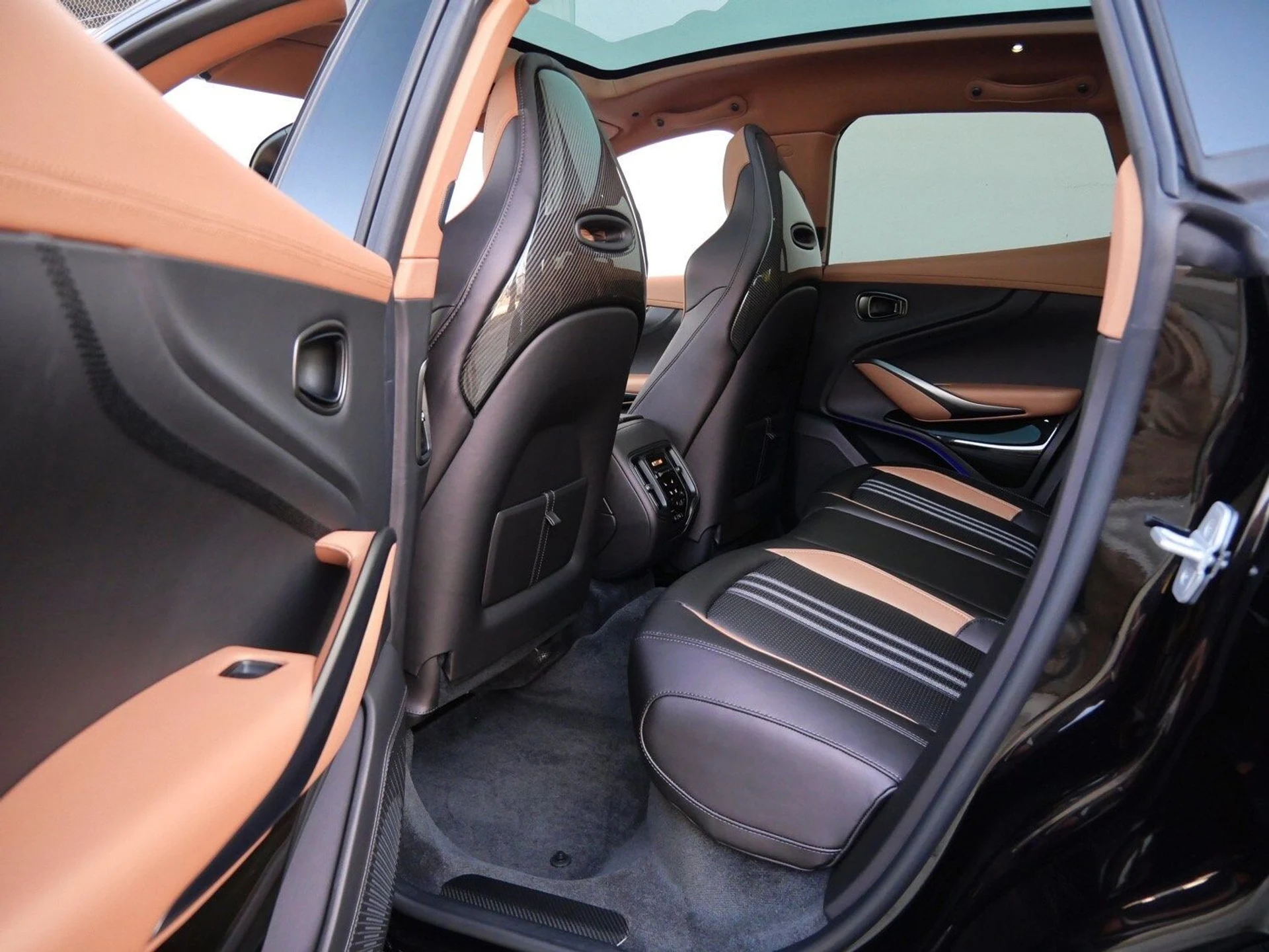 mph022_3803614983_0a35c978779465b9df58466292970e1bx_9398b1b6dd