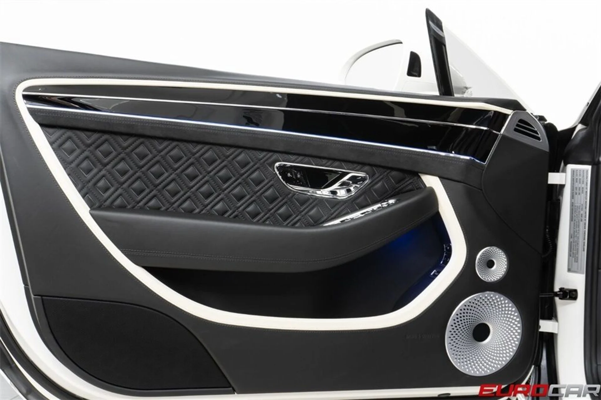 mph022_3808379633_image_23_56b3d315ac