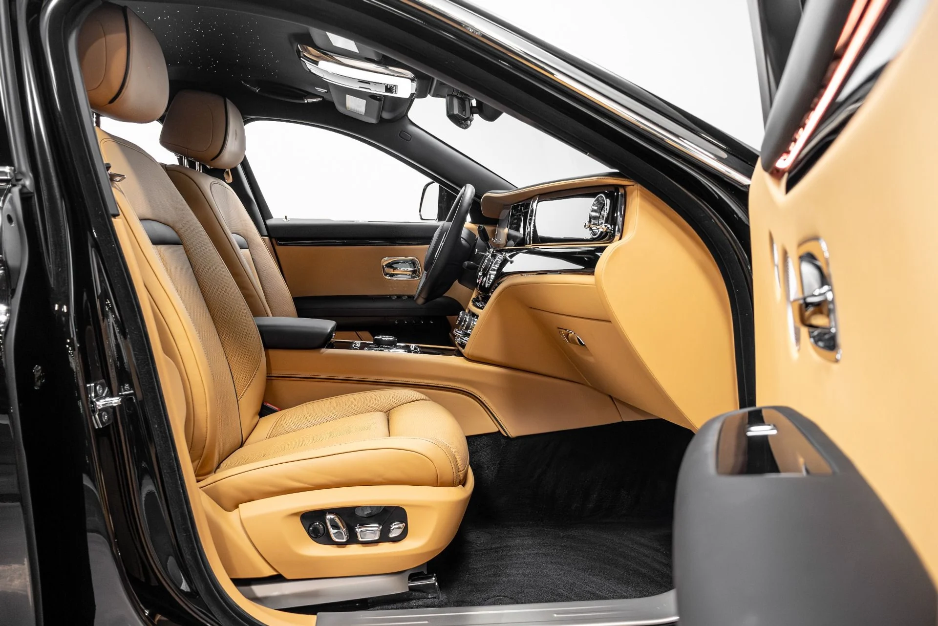 mph022_3809135328_Used_2022_Rolls_Royce_Ghost_1767138760_5bb2b855ec