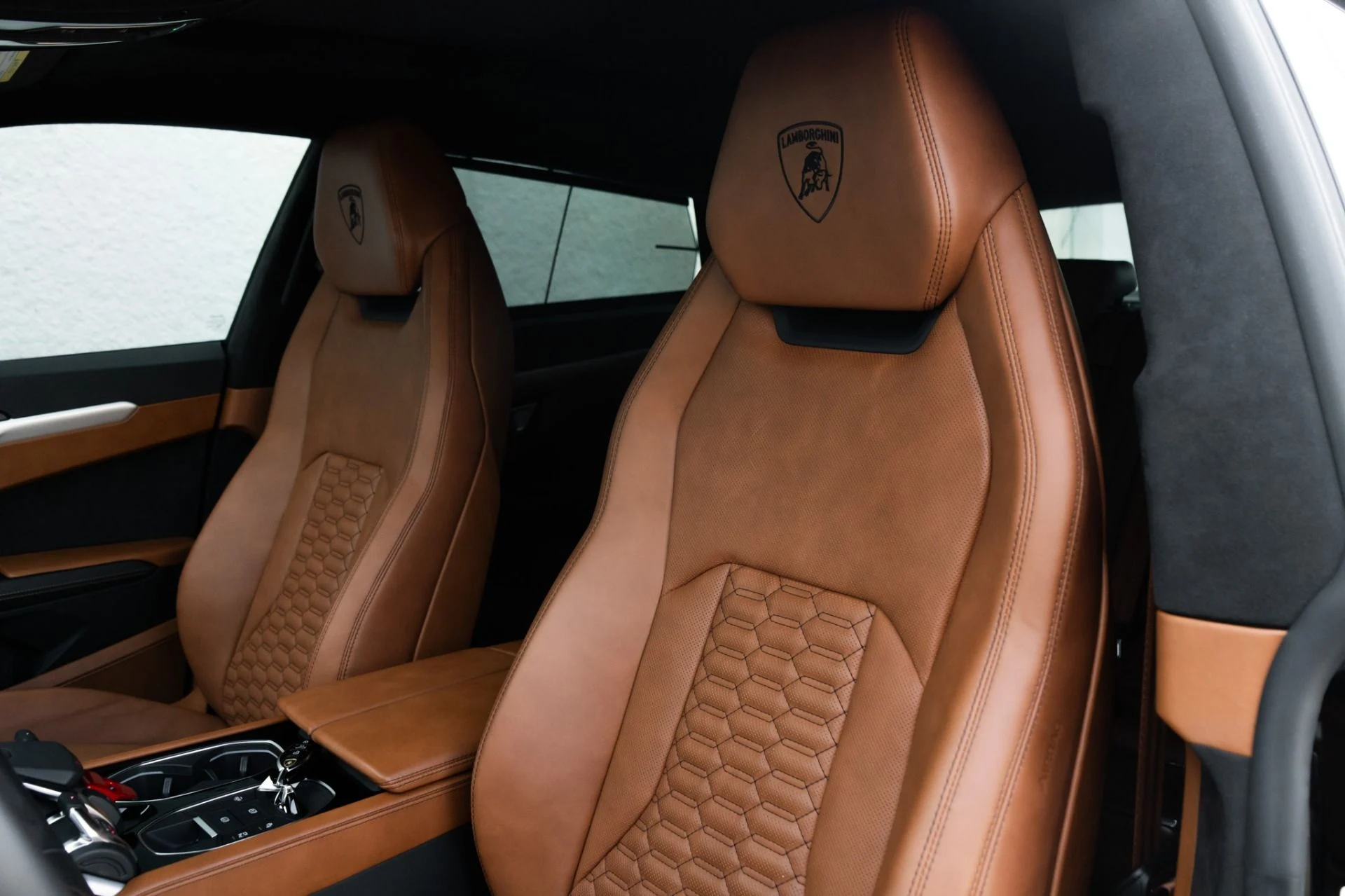 mph022_3817324142_Used_2022_Lamborghini_Urus_1777500470_7763996510