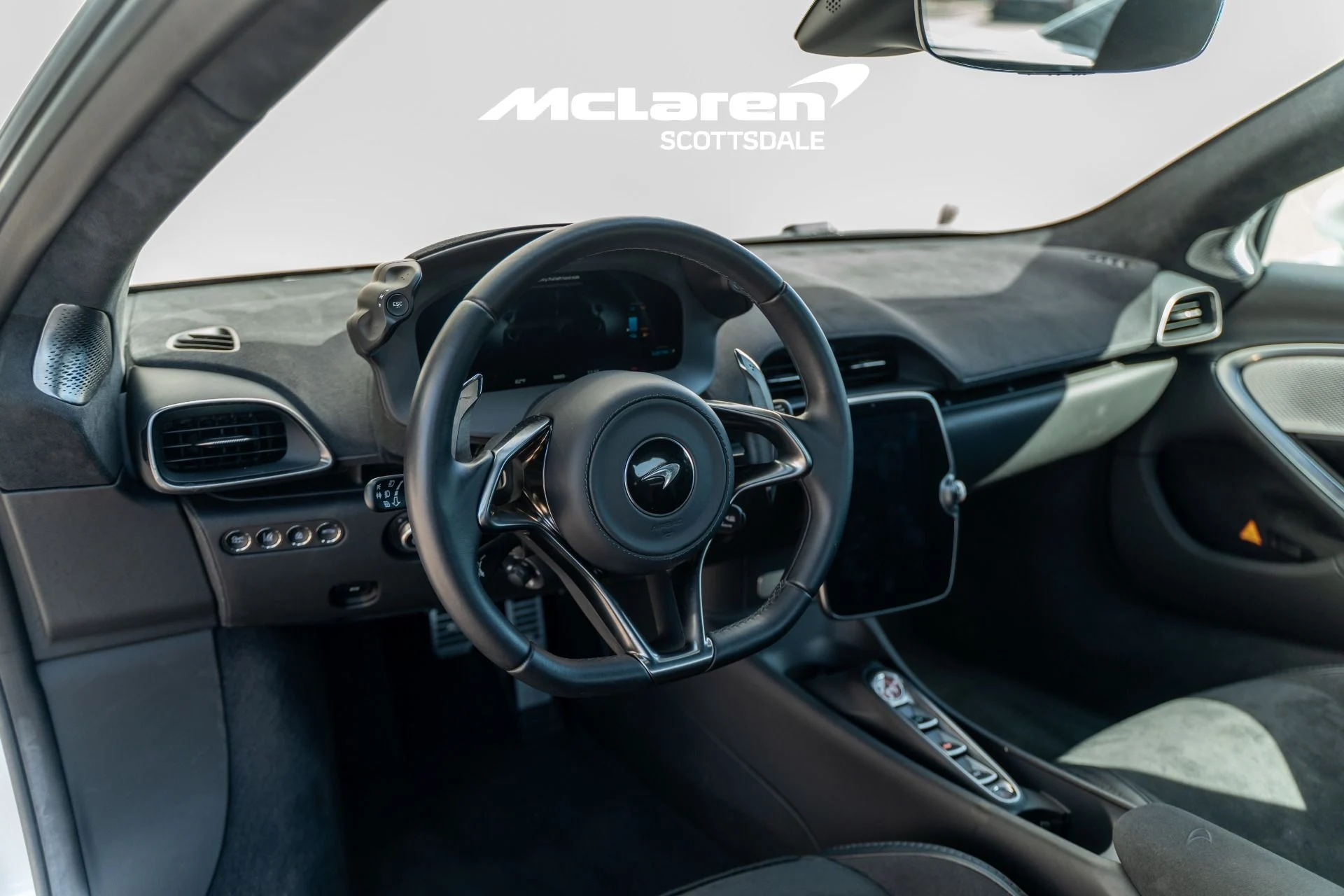 mph022_3822346573_Used_2024_MCLAREN_ARTURA_1763510051_bc3dd6547c