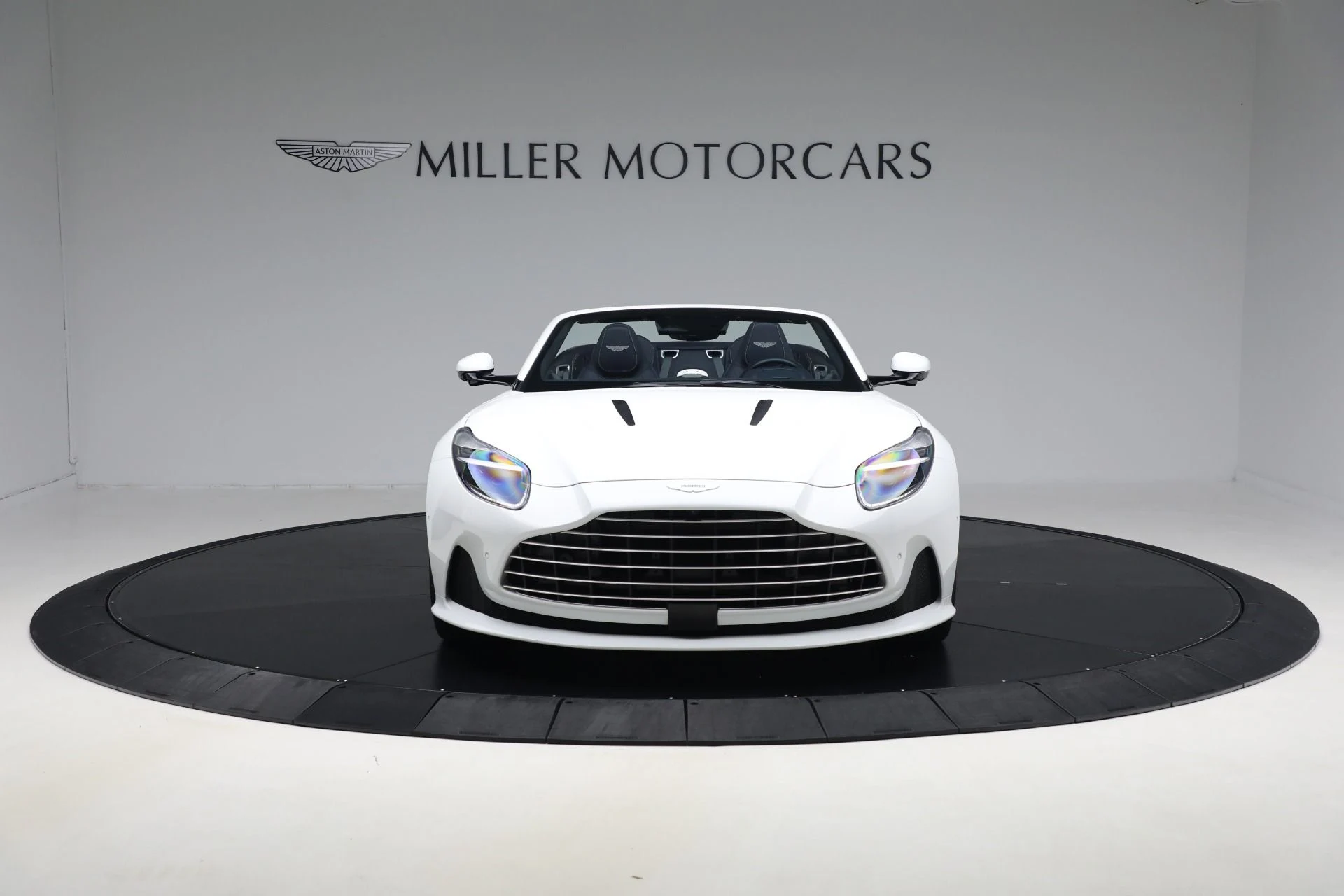 mph022_3826827108_Used_2024_Aston_Martin_DB_12_Volante_340006693a