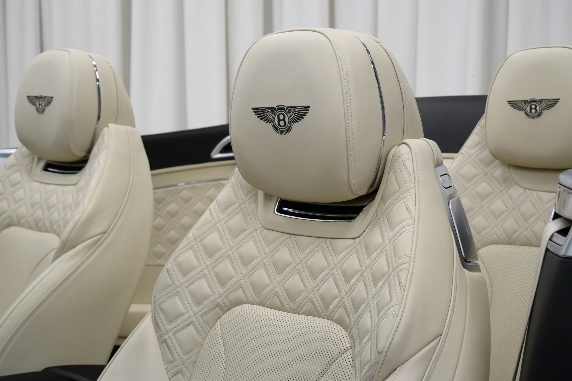 mph022_3832690162_Used_2022_Bentley_Continental_GTC_V8_1754511421_39dabbd7fe
