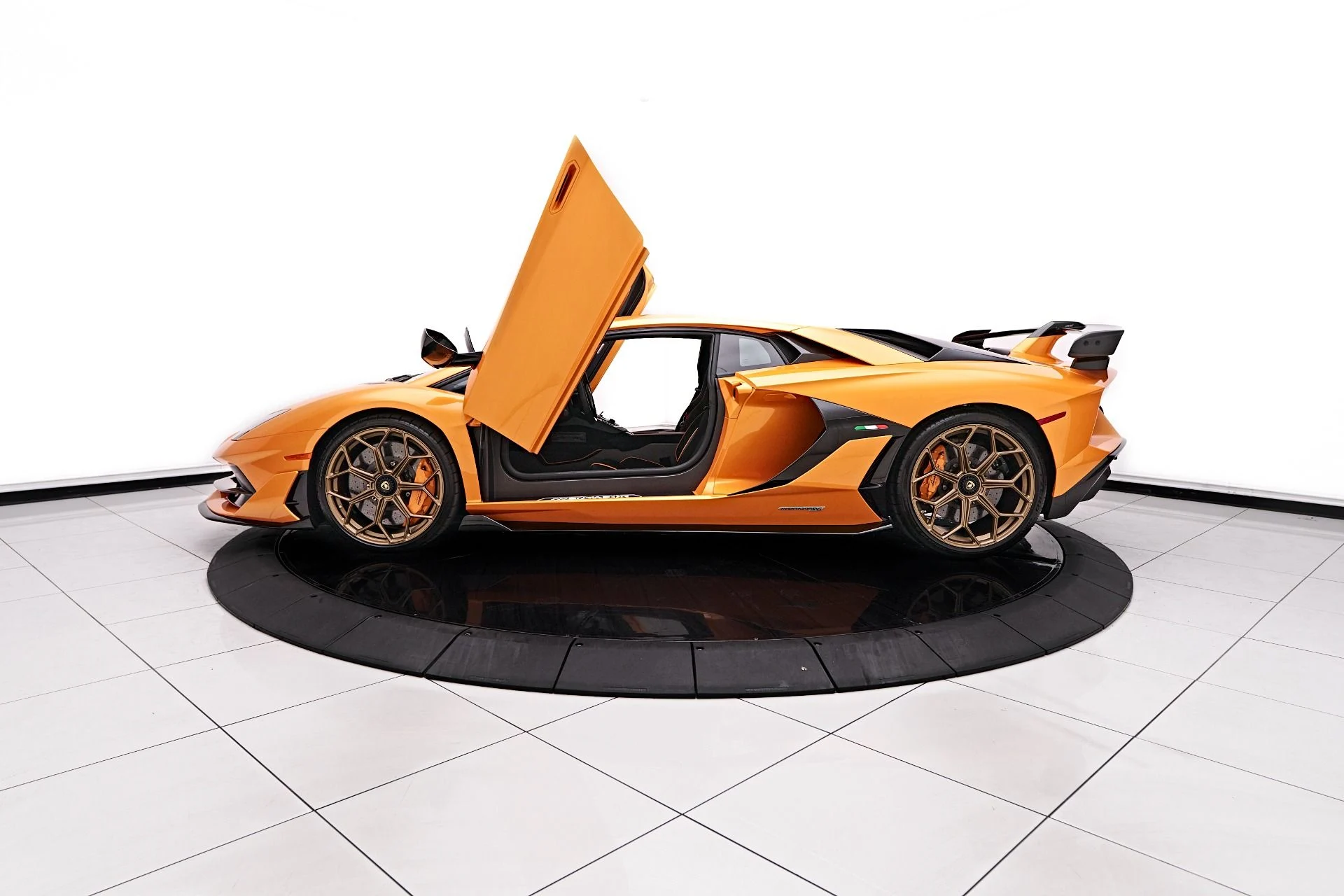 mph022_383576663_Used_2021_Lamborghini_Aventador_SVJ_Base_1755224573_db2526ded9