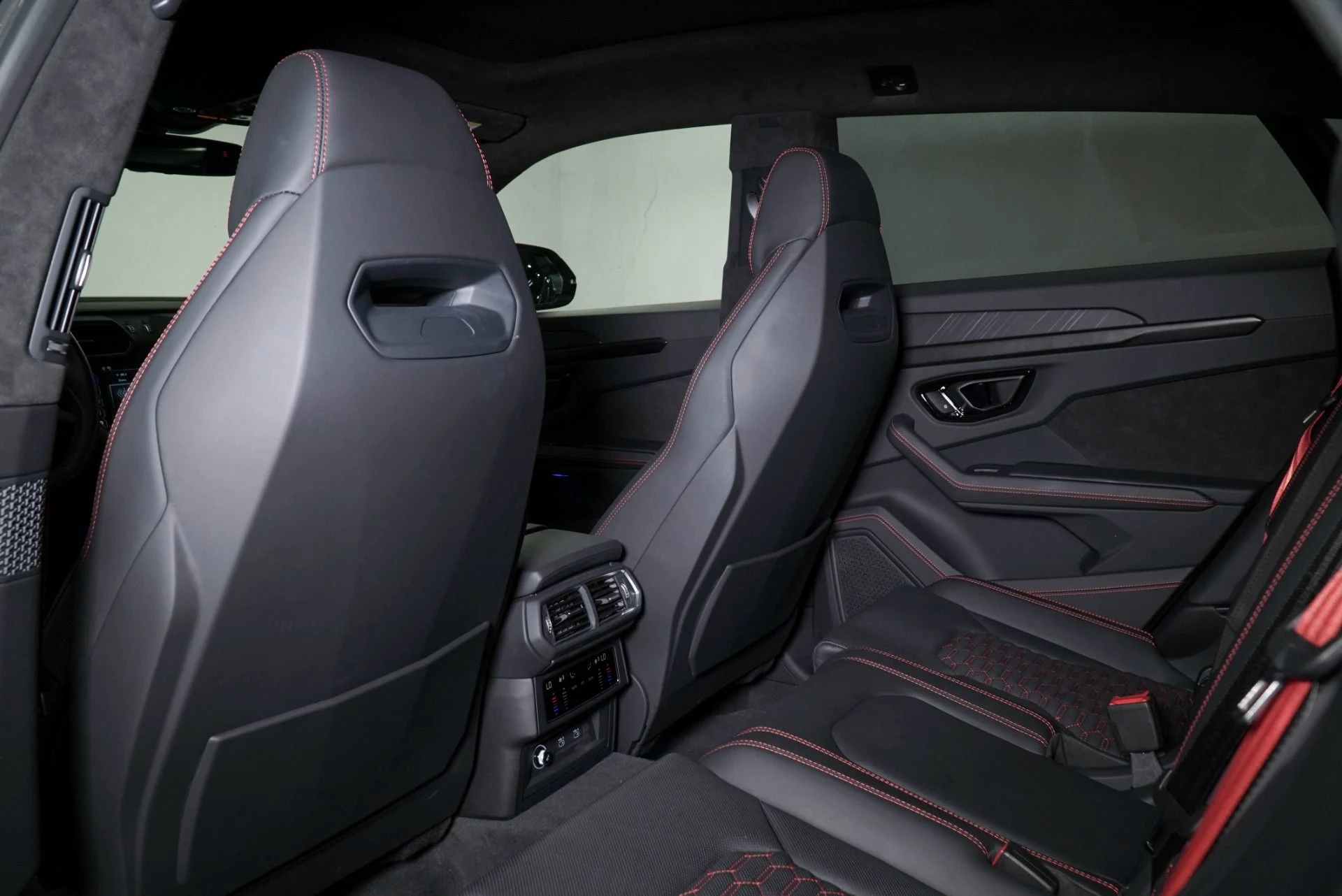 mph022_3837762203_Used_2024_Lamborghini_Urus_S_1775152944_e2778dc3bf