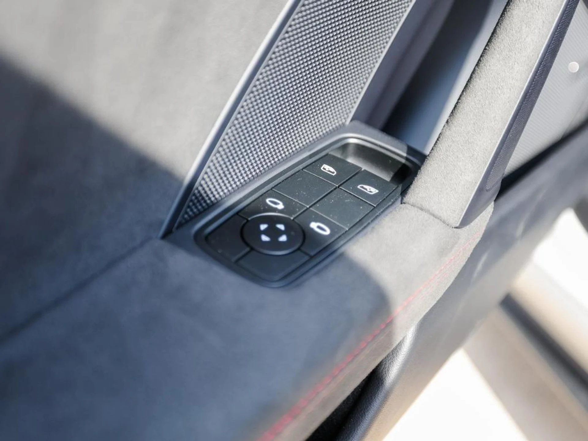 mph022_384204596_Nzpgdh_Dqh_R_8s_GO_7h4_Uj_LJ_Ox_Zg_5141fd9eea