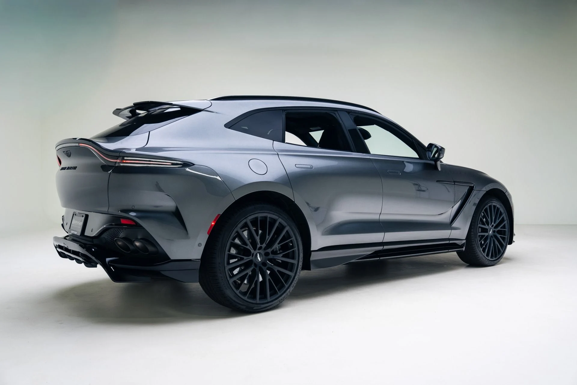 mph022_3842105998_Used_2023_Aston_Martin_DBX_707_1767147113_25a98f5e7b