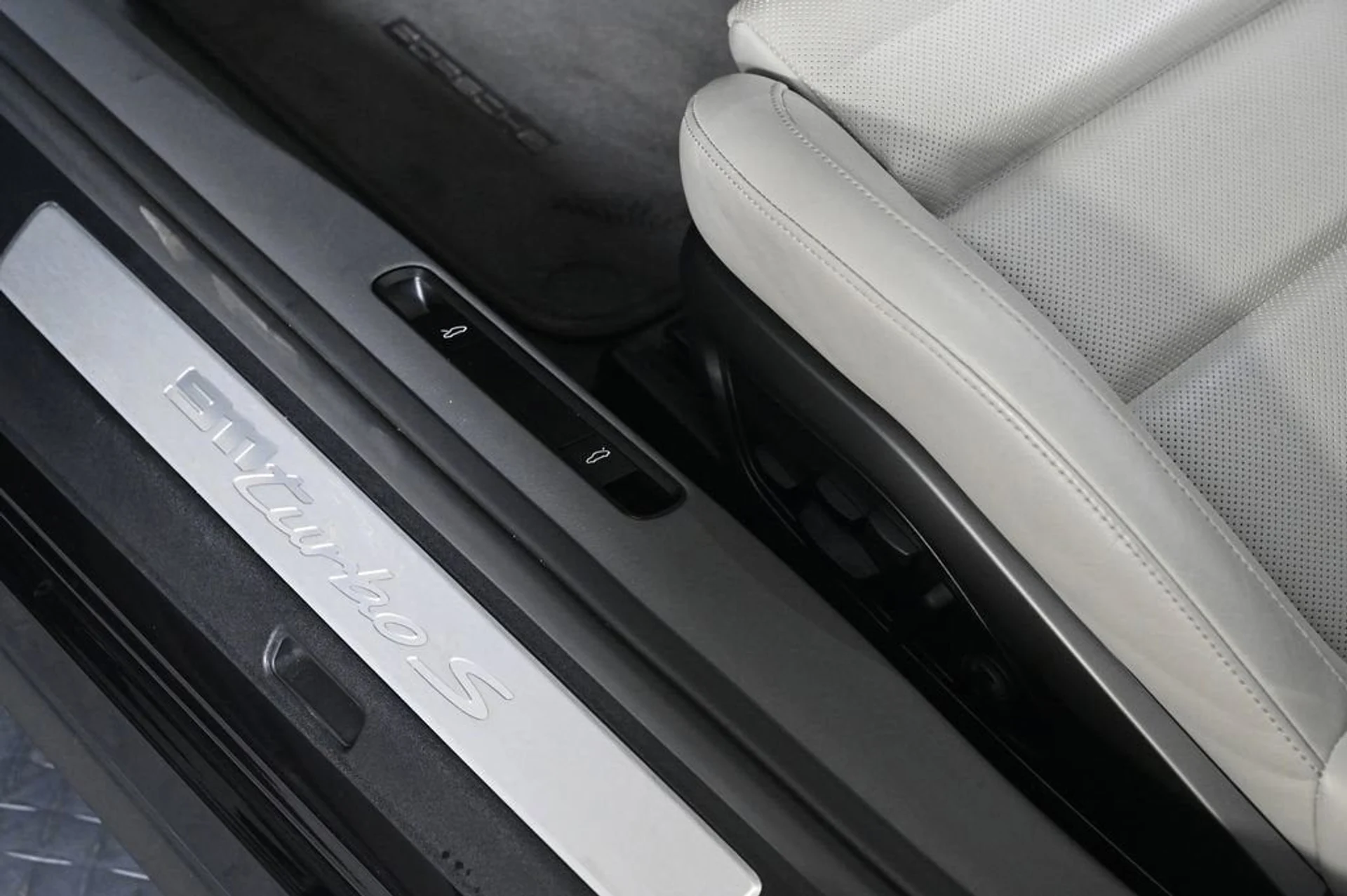 mph022_3855350796_3ea5a2c381fb4af687ec2d5bcea8a422_0189ddf9a2