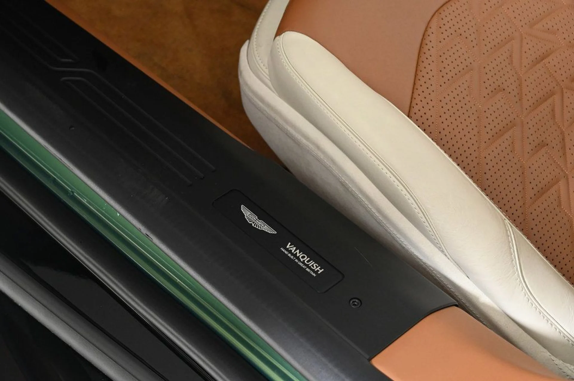 mph022_3860015973_new_2026_aston_martin_vanquish_volante_11350_22936963_22_1024_a580f4813a