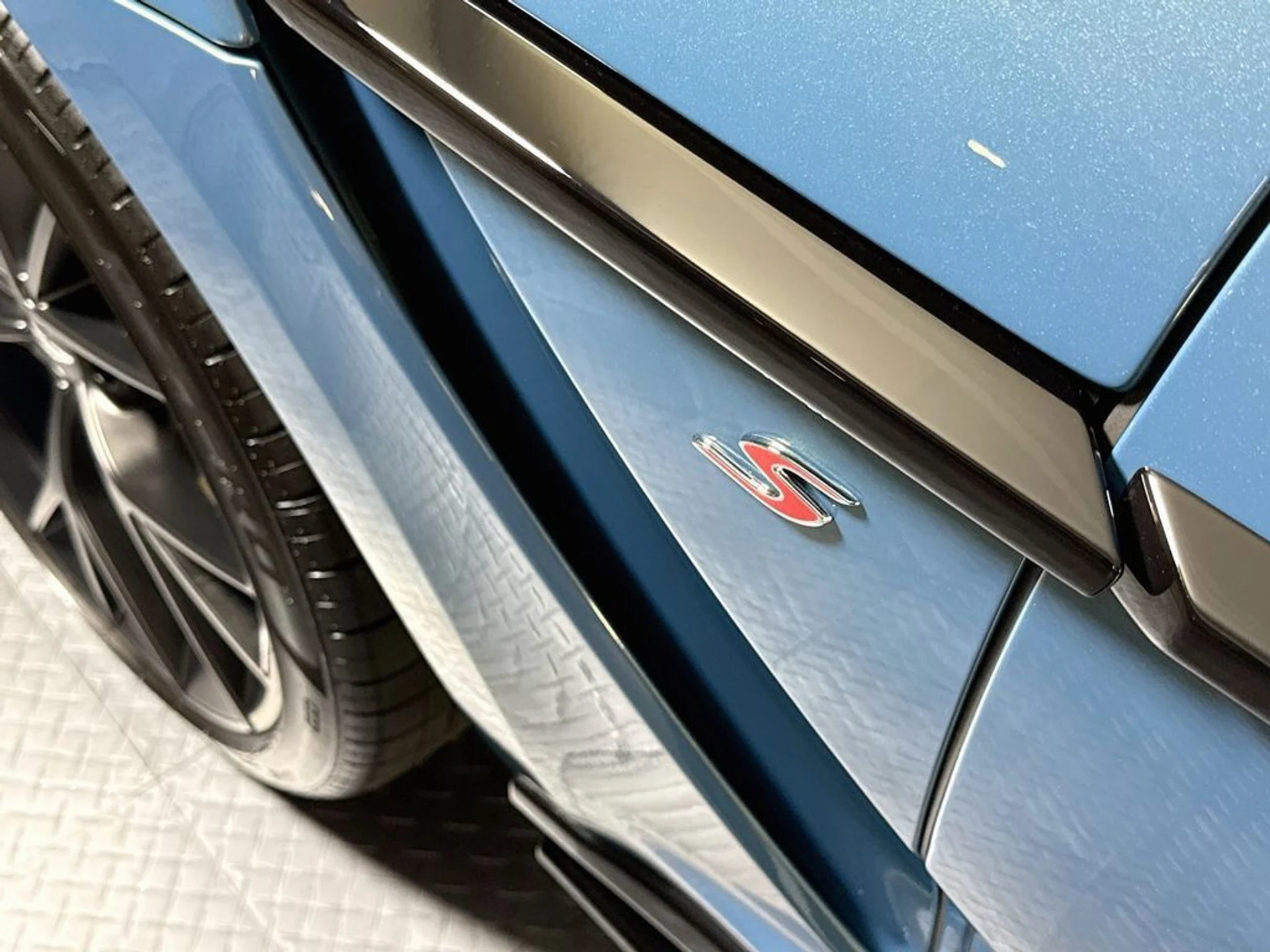 mph022_3860375328_new_2026_aston_martin_dbx_sawd_11350_23059220_23_1024_e5f1fcbd9c