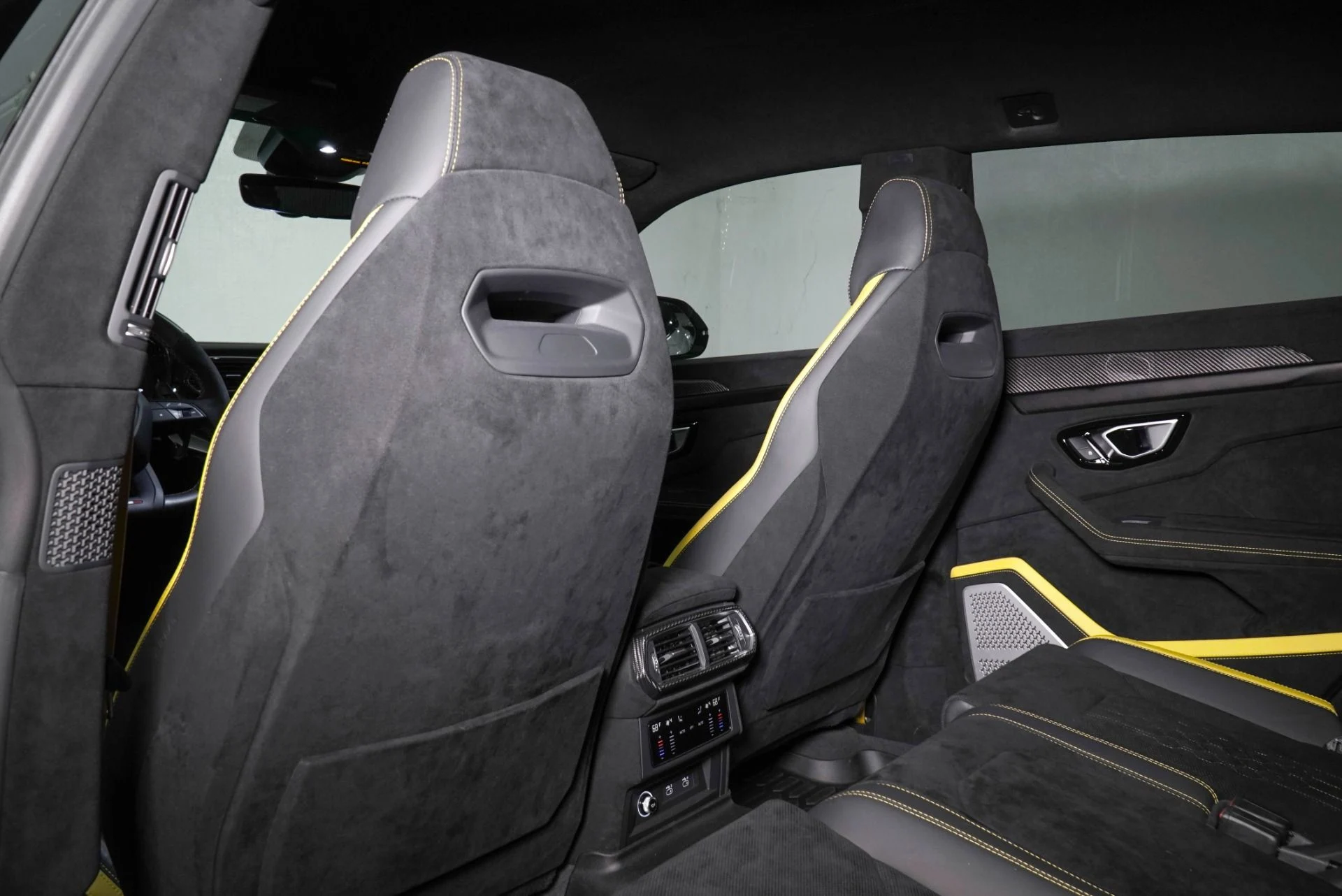 mph022_3862368727_Used_2023_Lamborghini_Urus_Performante_1789368095_4101399589