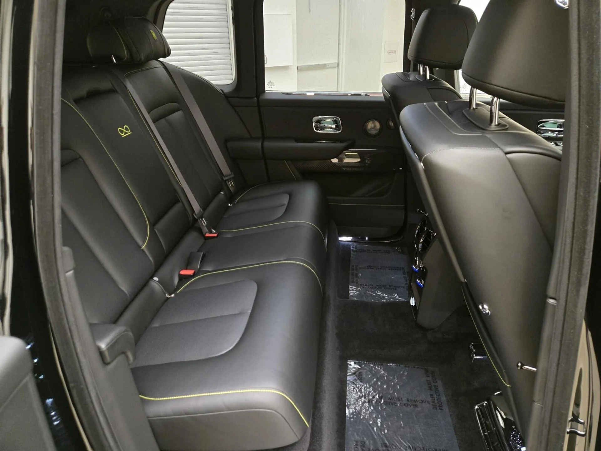 mph022_3866660048_New_2026_Rolls_Royce_Cullinan_Black_Badge_1776921917_d09015a106