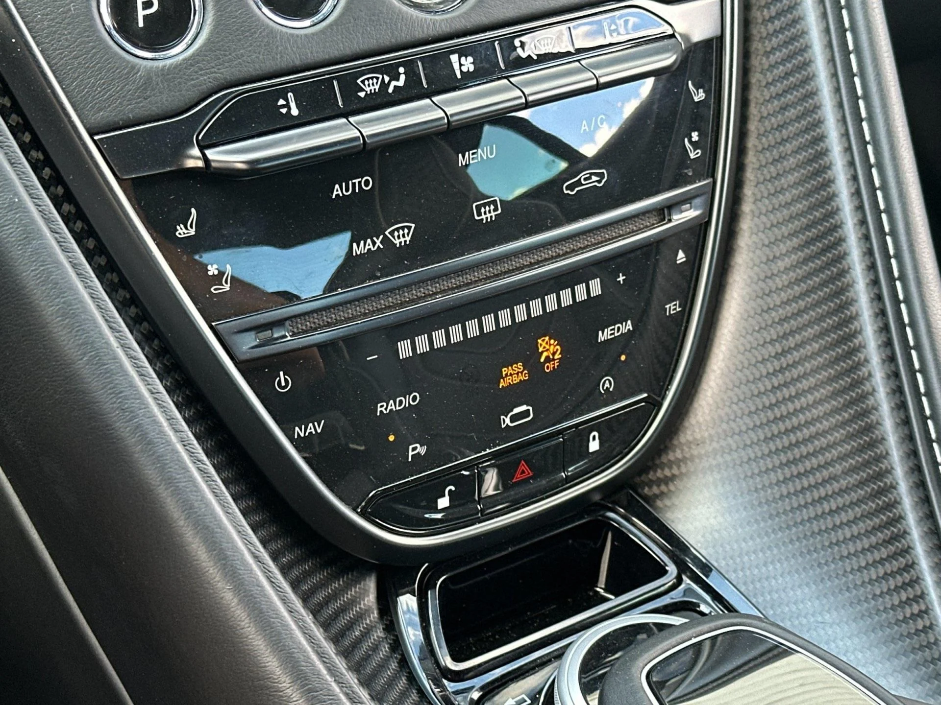 mph022_3881249559_Used_2019_Aston_Martin_DBS_Superleggera_1760105829_ef5ac4be75