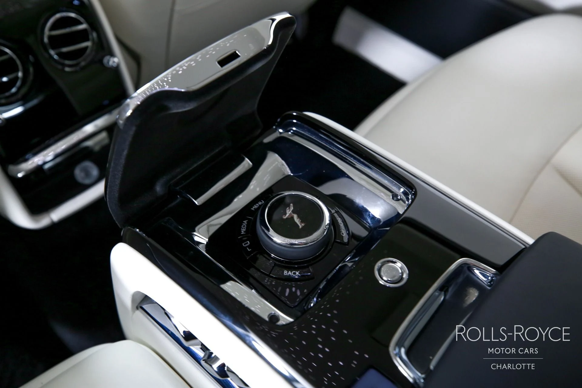 mph022_388207227_Used_2024_Rolls_Royce_Phantom_1767116656_056fe353b6
