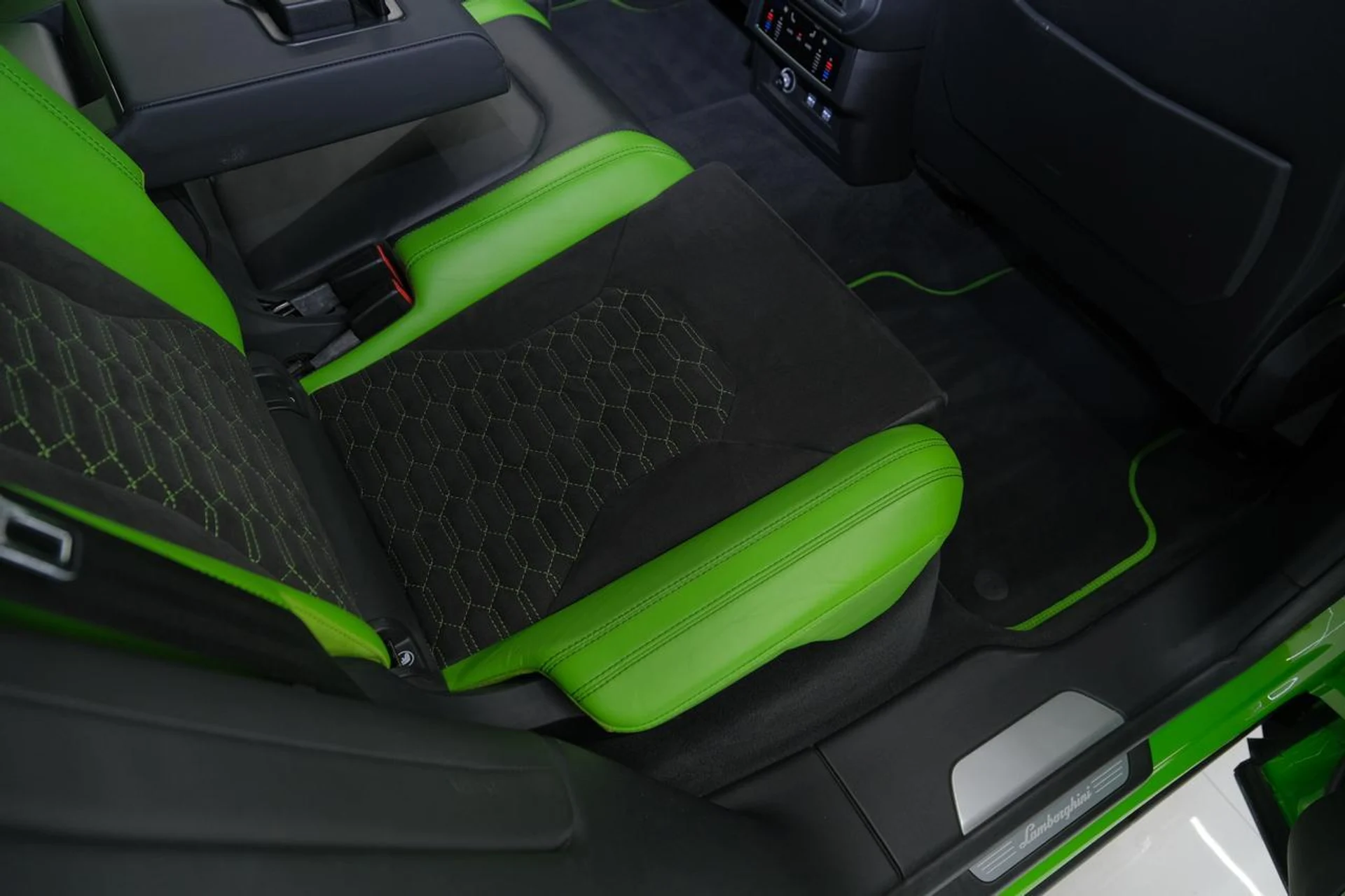 mph022_3890821996_40b219af793aecdc74e03f3baf1bebd8_7c46a8d6fd