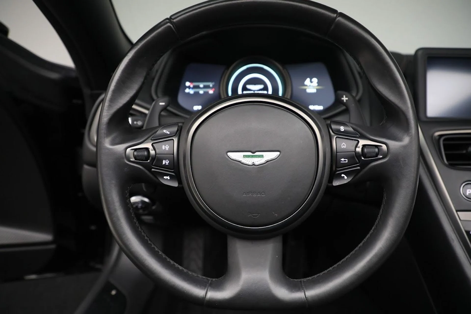mph022_3906139275_Used_2019_Aston_Martin_DB_11_Volante_a16d021bb2