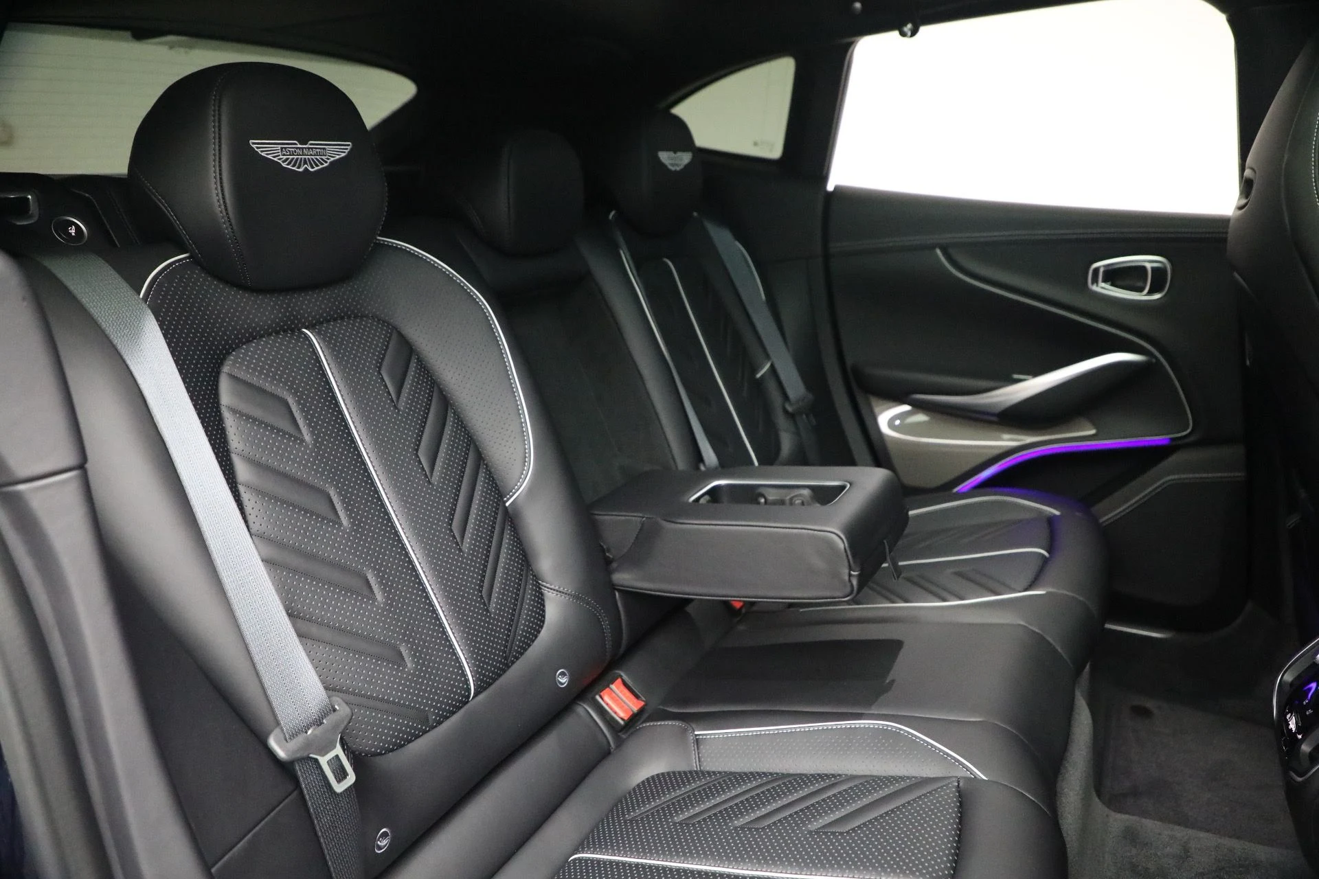 mph022_3915823007_New_2026_Aston_Martin_DBX_S_1767984157_3e65ae5034