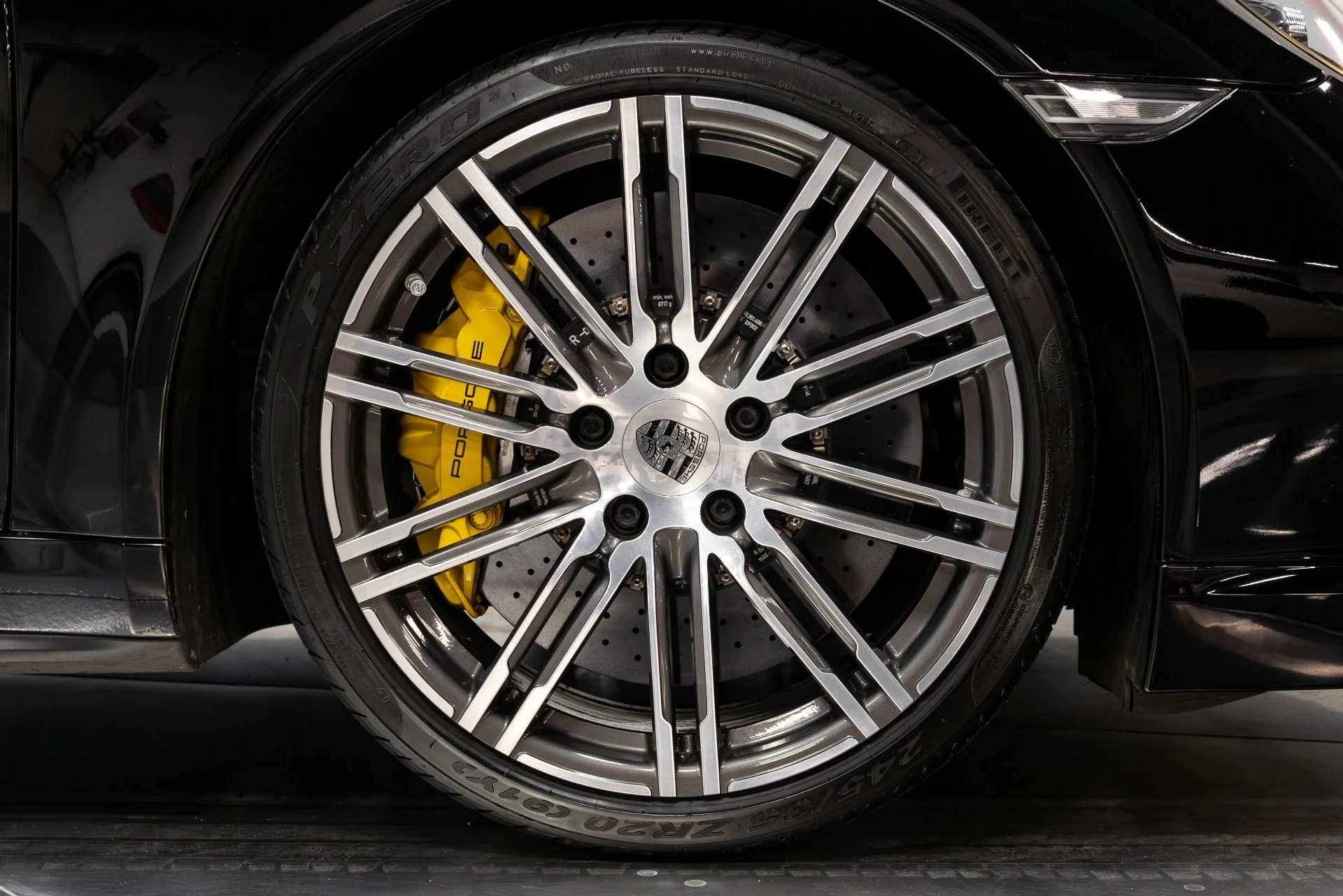 mph022_3931179073_Used_2015_Porsche_911_Turbo_S_1761834686_0b91730506