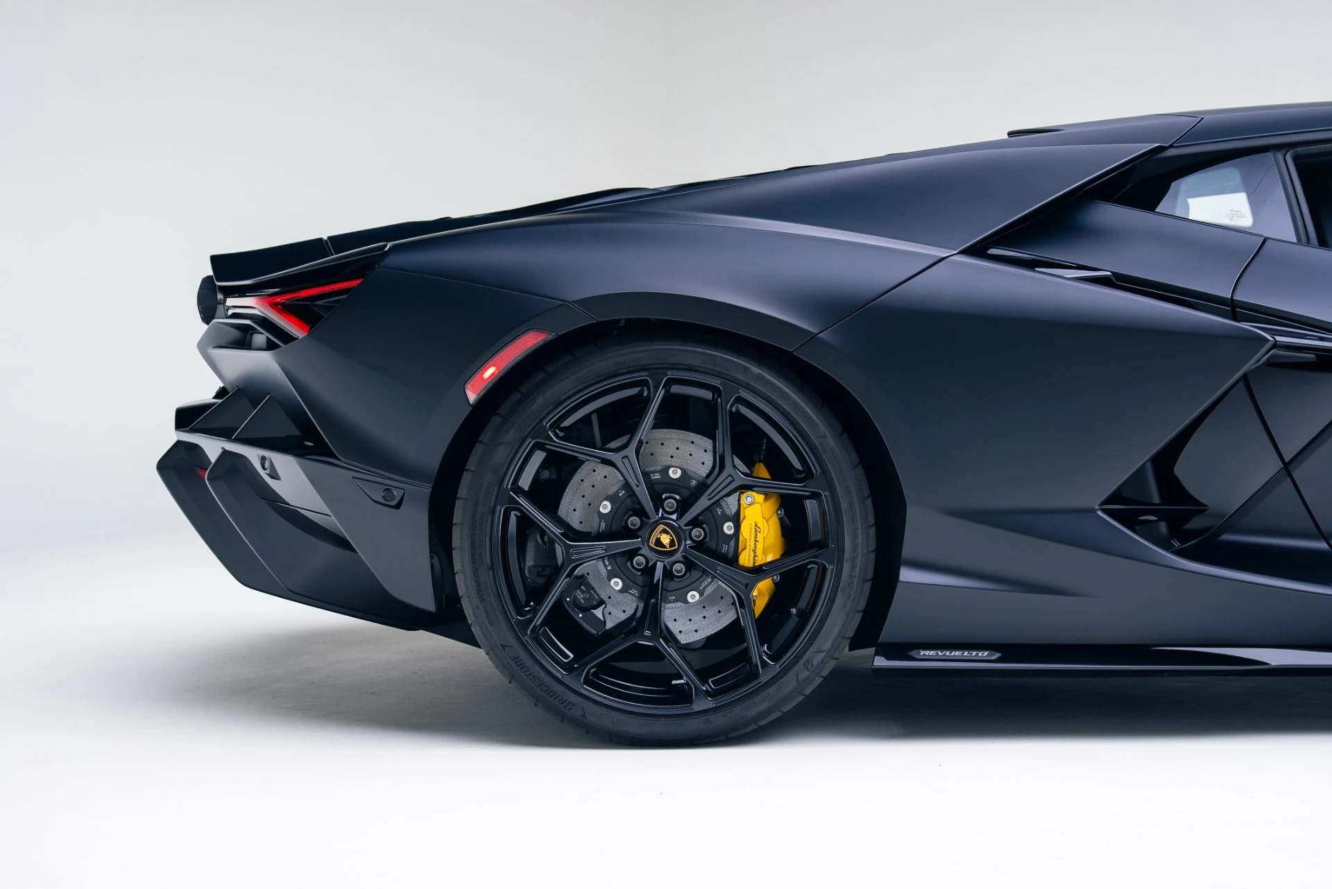 mph022_3933892429_Used_2024_Lamborghini_Revuelto_1764709282_e0708f6de5