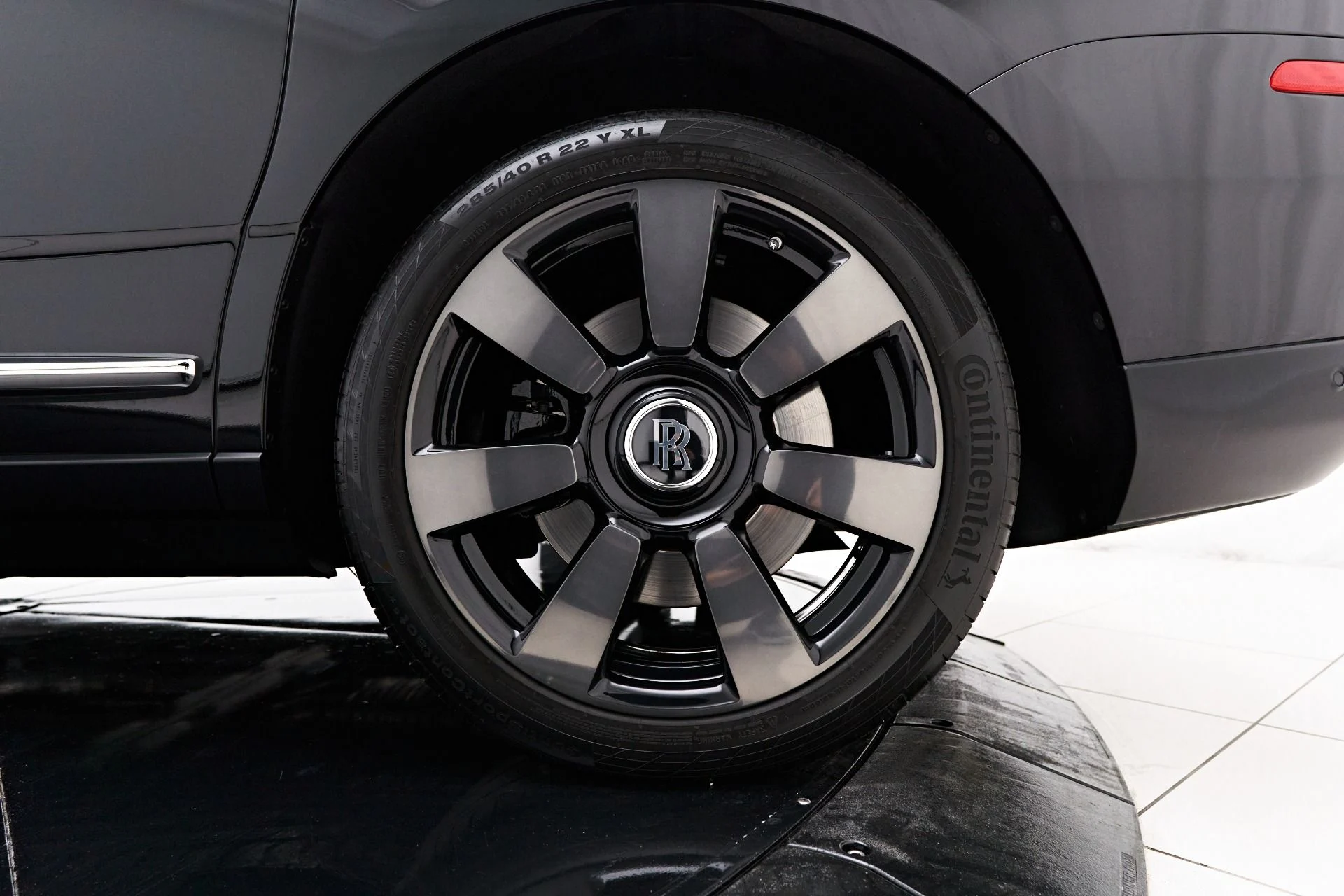 mph022_3938591266_Used_2021_Rolls_Royce_Cullinan_Base_1670108143_84250090f2